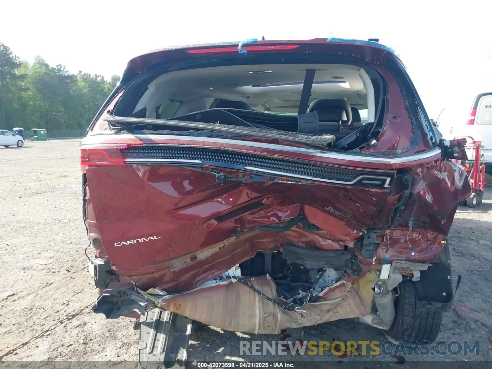6 Photograph of a damaged car KNDNE5H33P6265456 KIA CARNIVAL MPV 2023