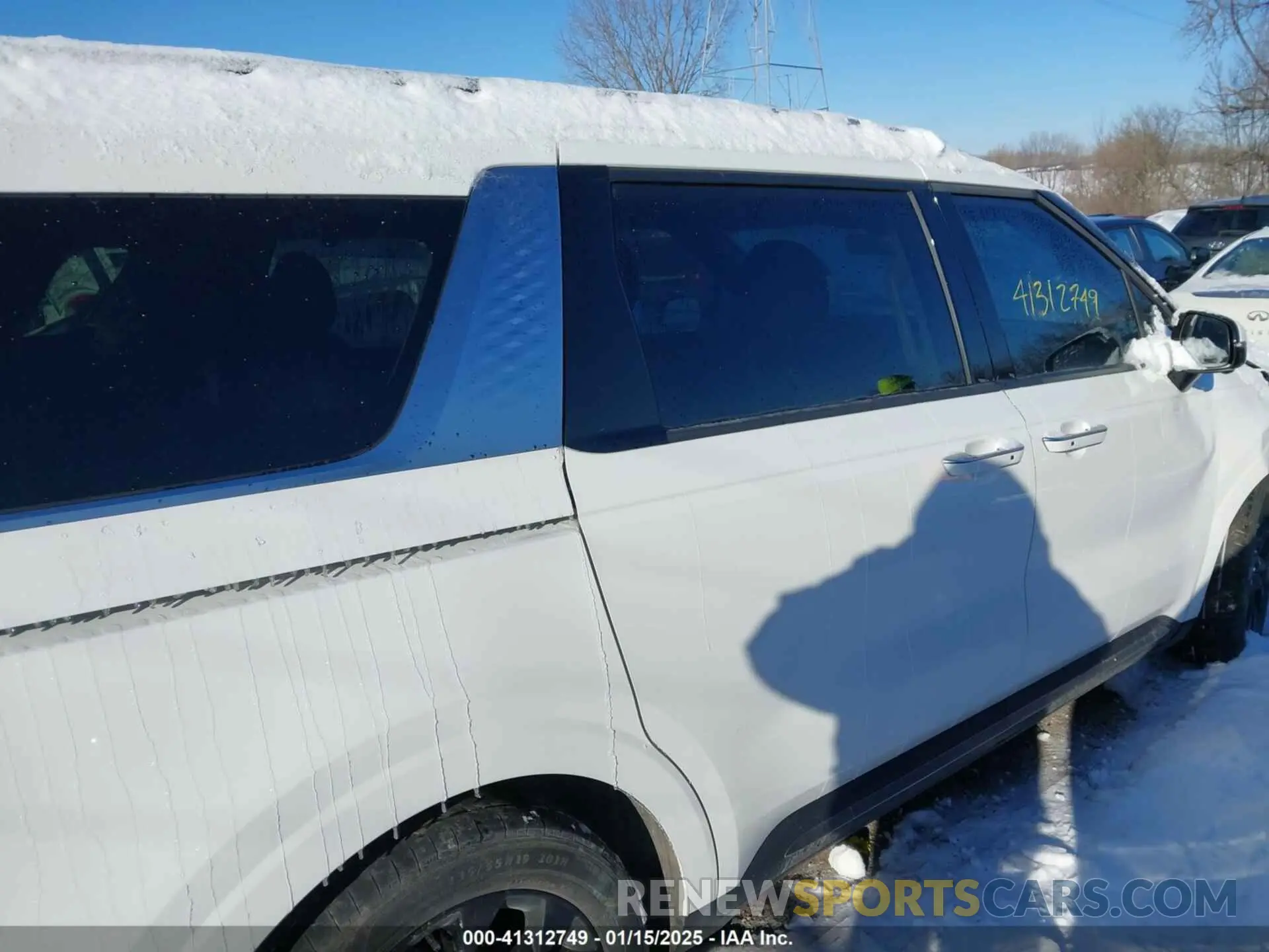 13 Photograph of a damaged car KNDNE5H38P6207438 KIA CARNIVAL MPV 2023
