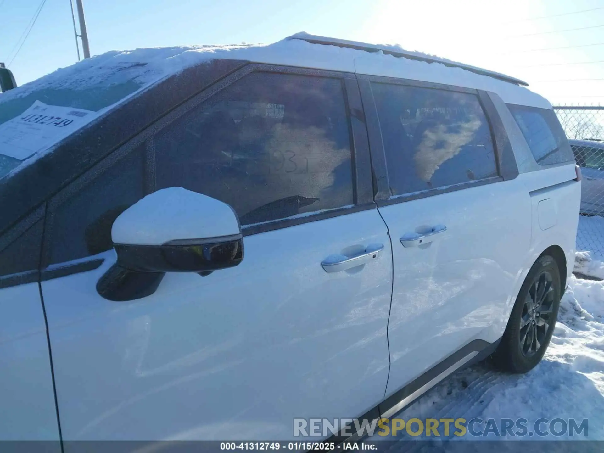 14 Photograph of a damaged car KNDNE5H38P6207438 KIA CARNIVAL MPV 2023
