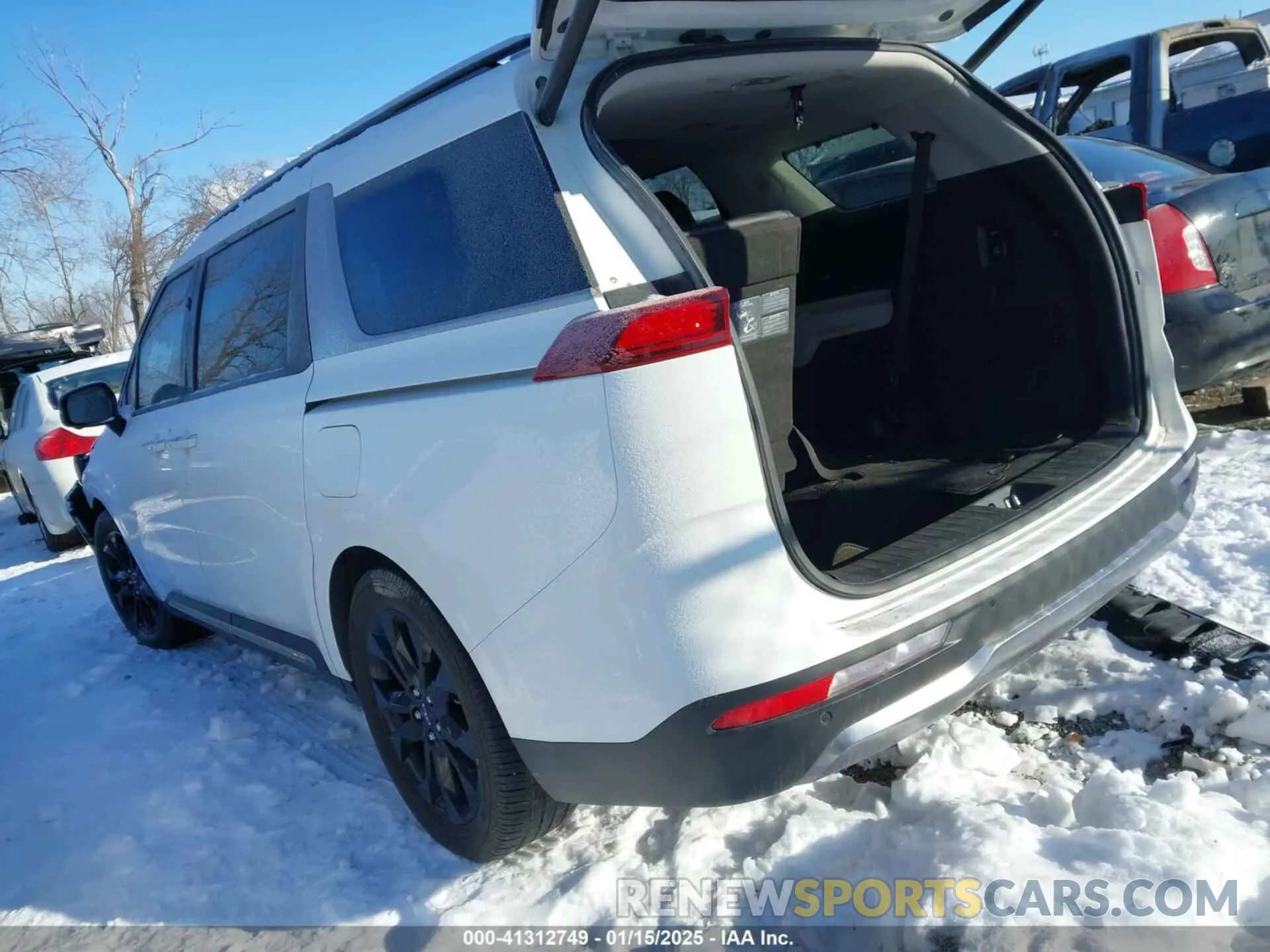3 Photograph of a damaged car KNDNE5H38P6207438 KIA CARNIVAL MPV 2023