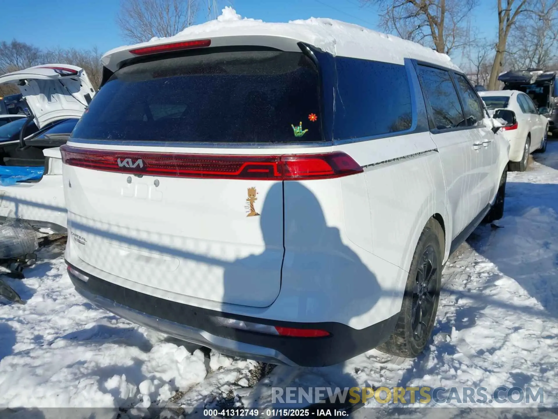 4 Photograph of a damaged car KNDNE5H38P6207438 KIA CARNIVAL MPV 2023