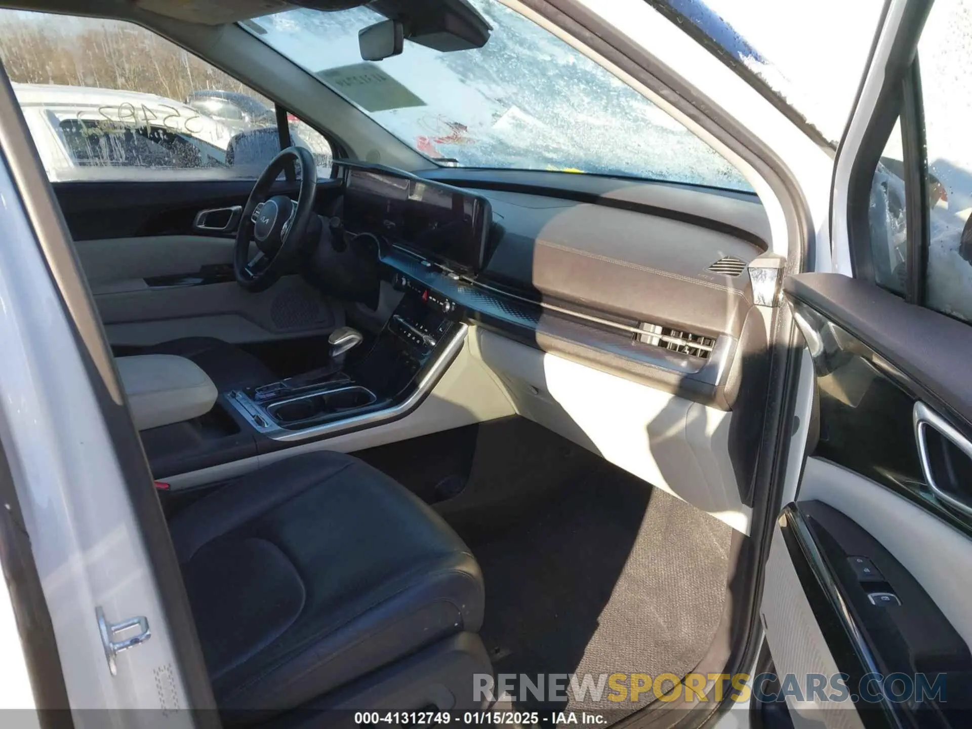 5 Photograph of a damaged car KNDNE5H38P6207438 KIA CARNIVAL MPV 2023