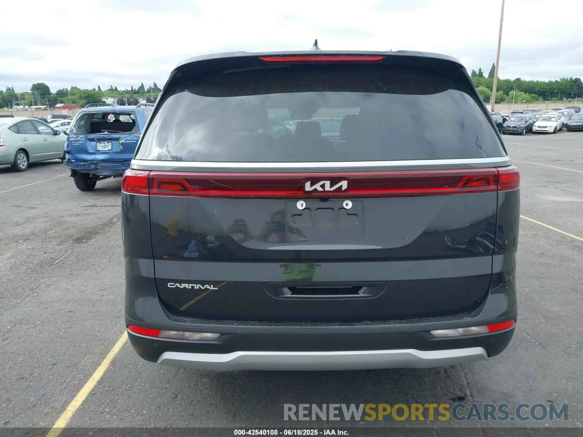 17 Photograph of a damaged car KNDNB4H30R6365505 KIA CARNIVAL MPV 2024