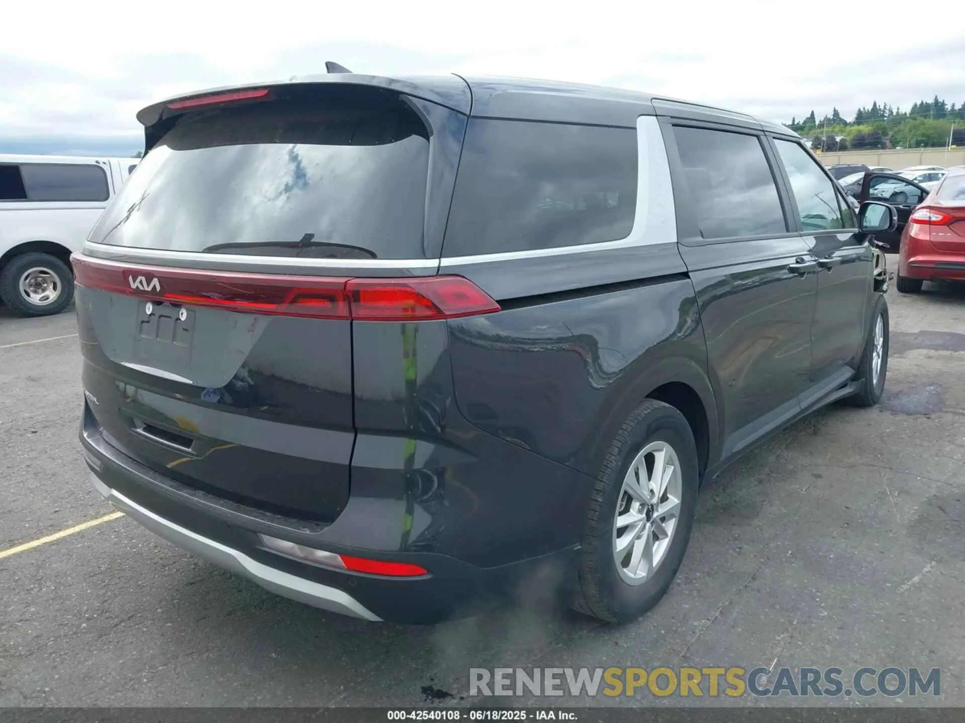 4 Photograph of a damaged car KNDNB4H30R6365505 KIA CARNIVAL MPV 2024