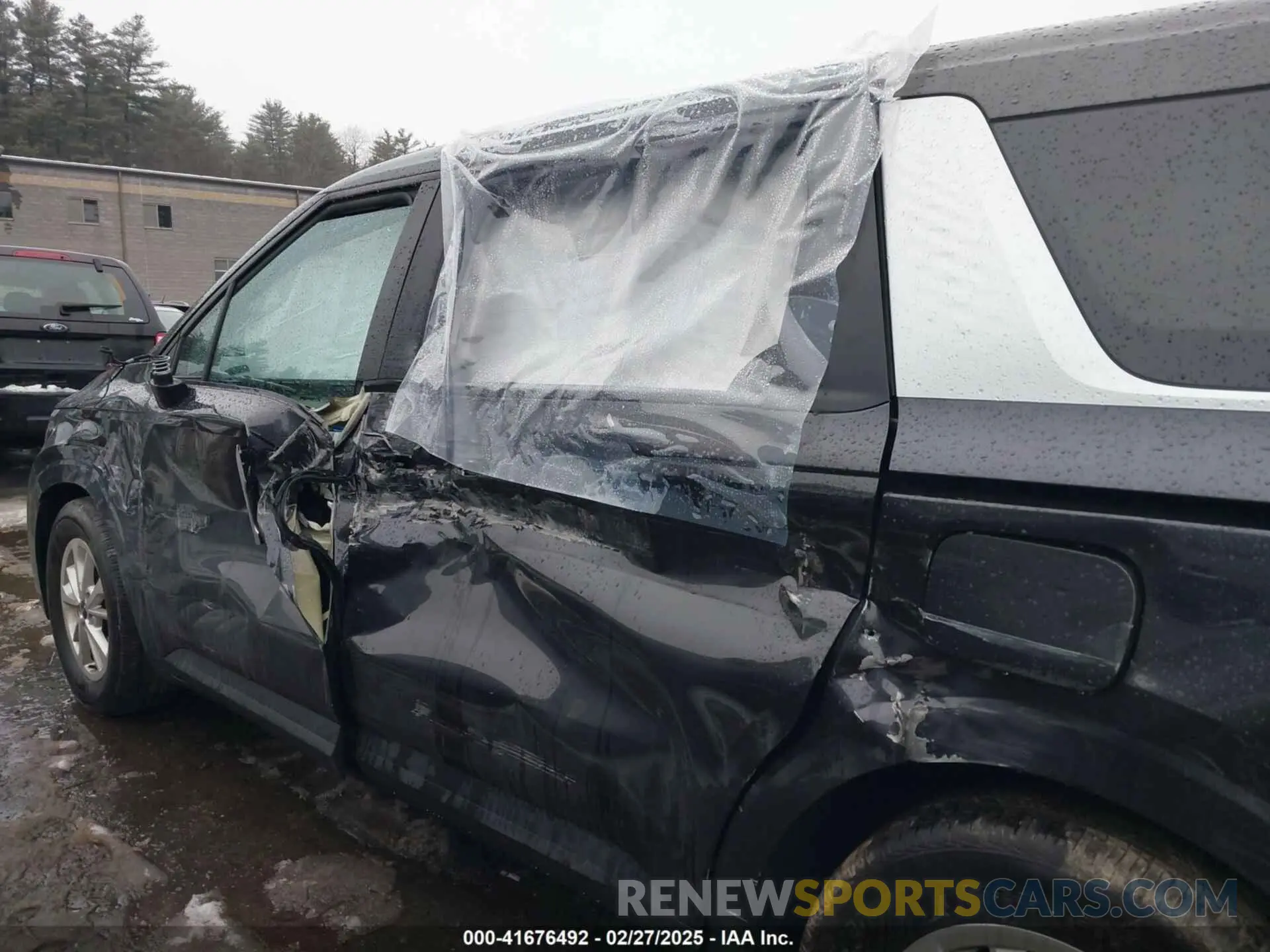 17 Photograph of a damaged car KNDNB4H31R6306513 KIA CARNIVAL MPV 2024