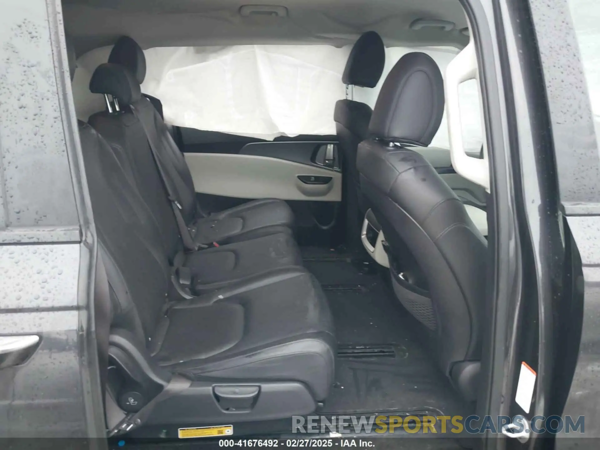 8 Photograph of a damaged car KNDNB4H31R6306513 KIA CARNIVAL MPV 2024