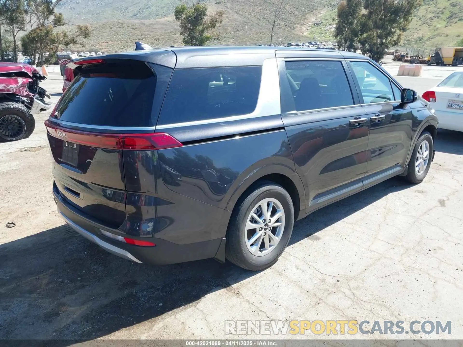 4 Photograph of a damaged car KNDNB4H31R6332240 KIA CARNIVAL MPV 2024