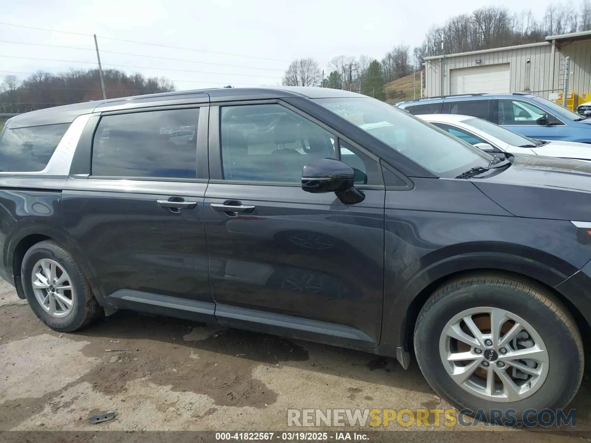 13 Photograph of a damaged car KNDNB4H31R6423265 KIA CARNIVAL MPV 2024