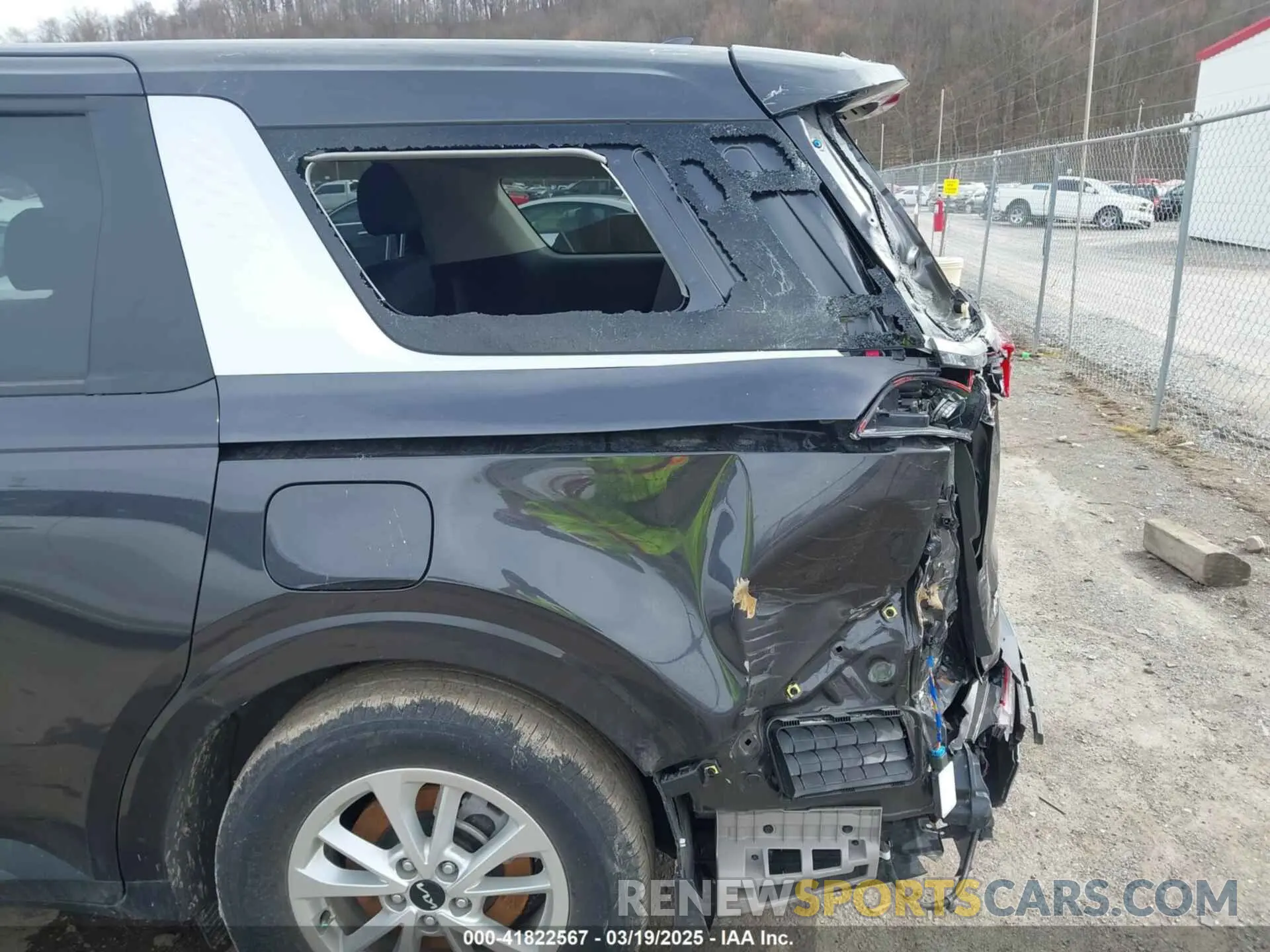 18 Photograph of a damaged car KNDNB4H31R6423265 KIA CARNIVAL MPV 2024