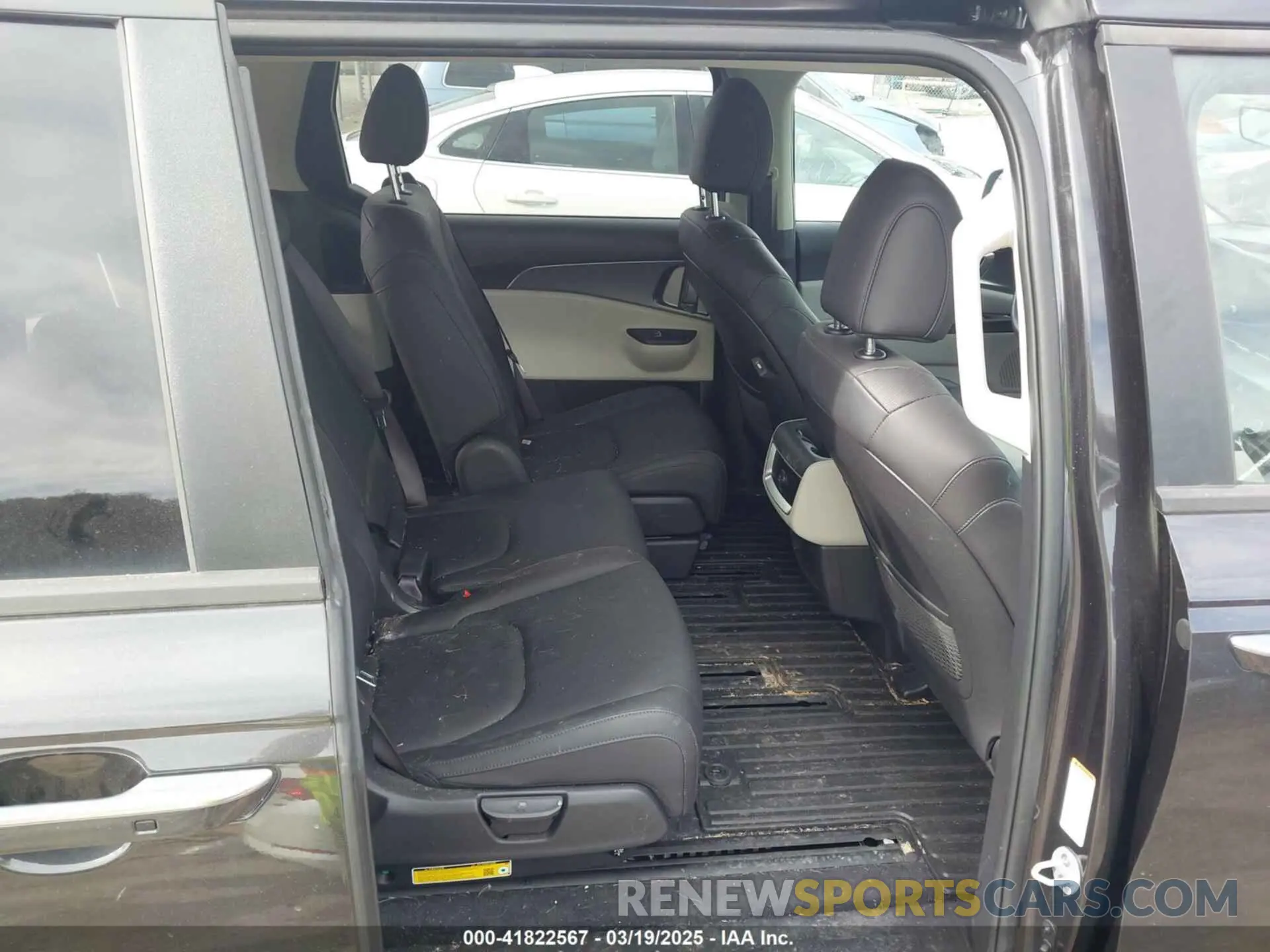 8 Photograph of a damaged car KNDNB4H31R6423265 KIA CARNIVAL MPV 2024