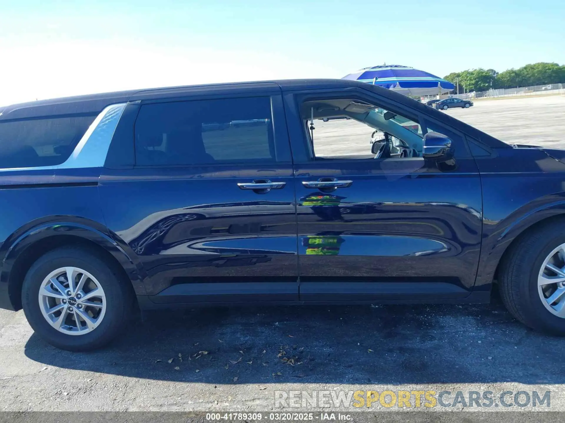 12 Photograph of a damaged car KNDNB4H33R6441640 KIA CARNIVAL MPV 2024