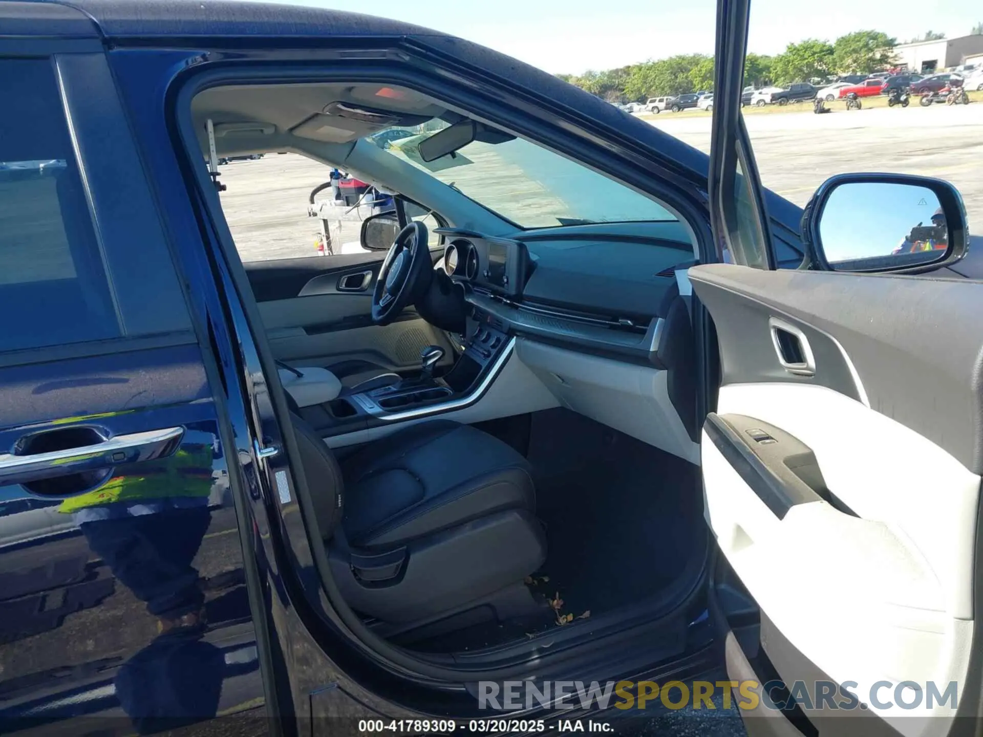 5 Photograph of a damaged car KNDNB4H33R6441640 KIA CARNIVAL MPV 2024