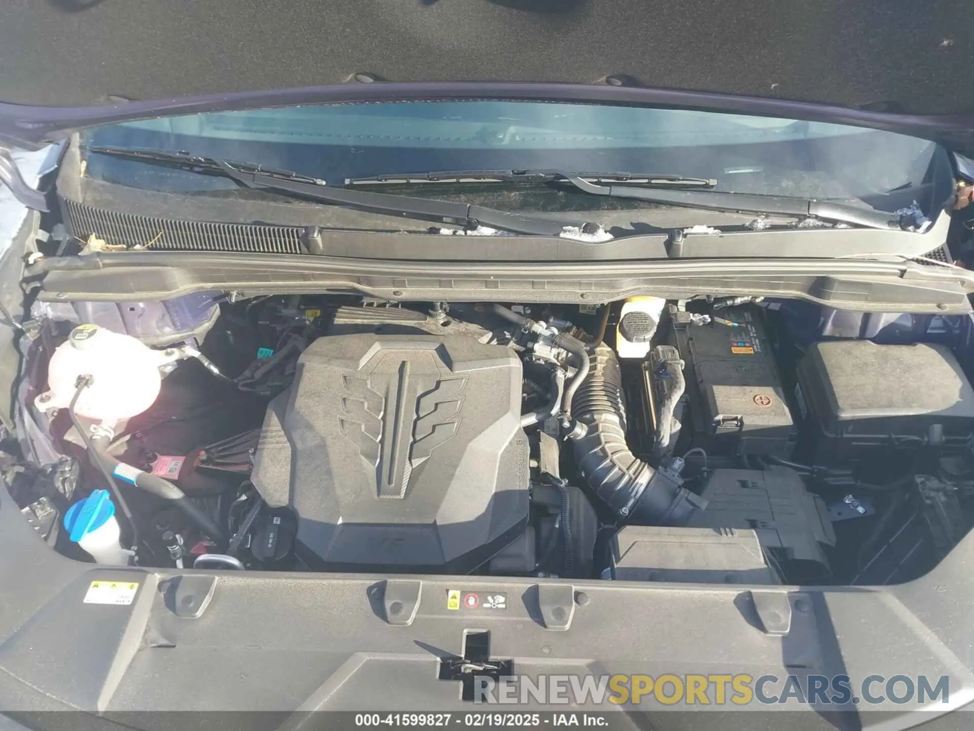 10 Photograph of a damaged car KNDNB4H34R6433742 KIA CARNIVAL MPV 2024