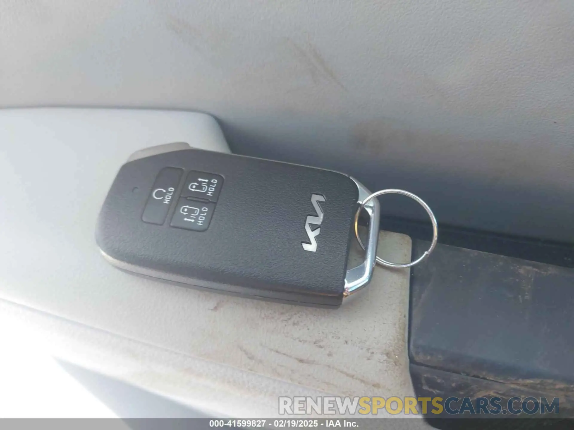 11 Photograph of a damaged car KNDNB4H34R6433742 KIA CARNIVAL MPV 2024