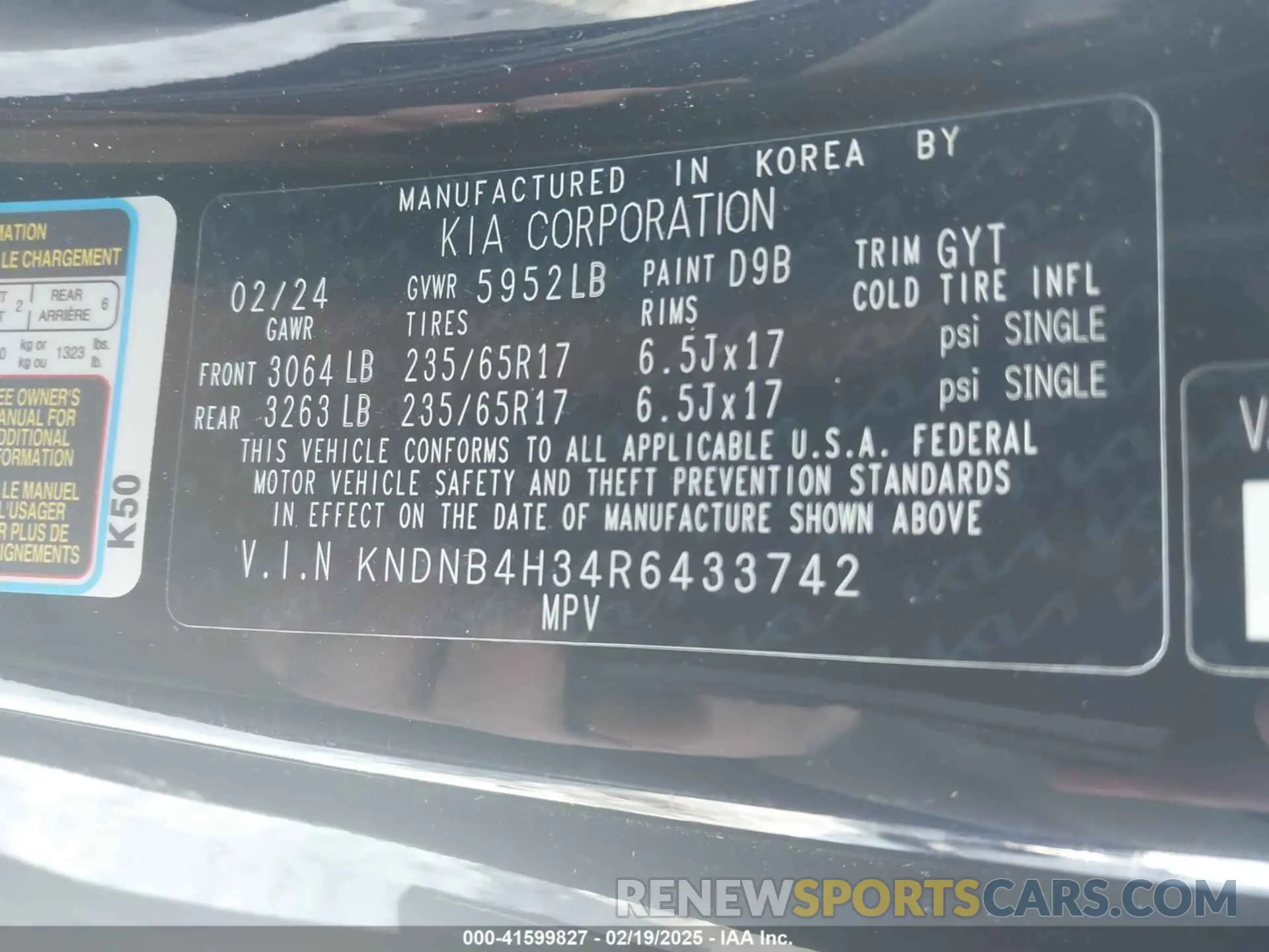9 Photograph of a damaged car KNDNB4H34R6433742 KIA CARNIVAL MPV 2024