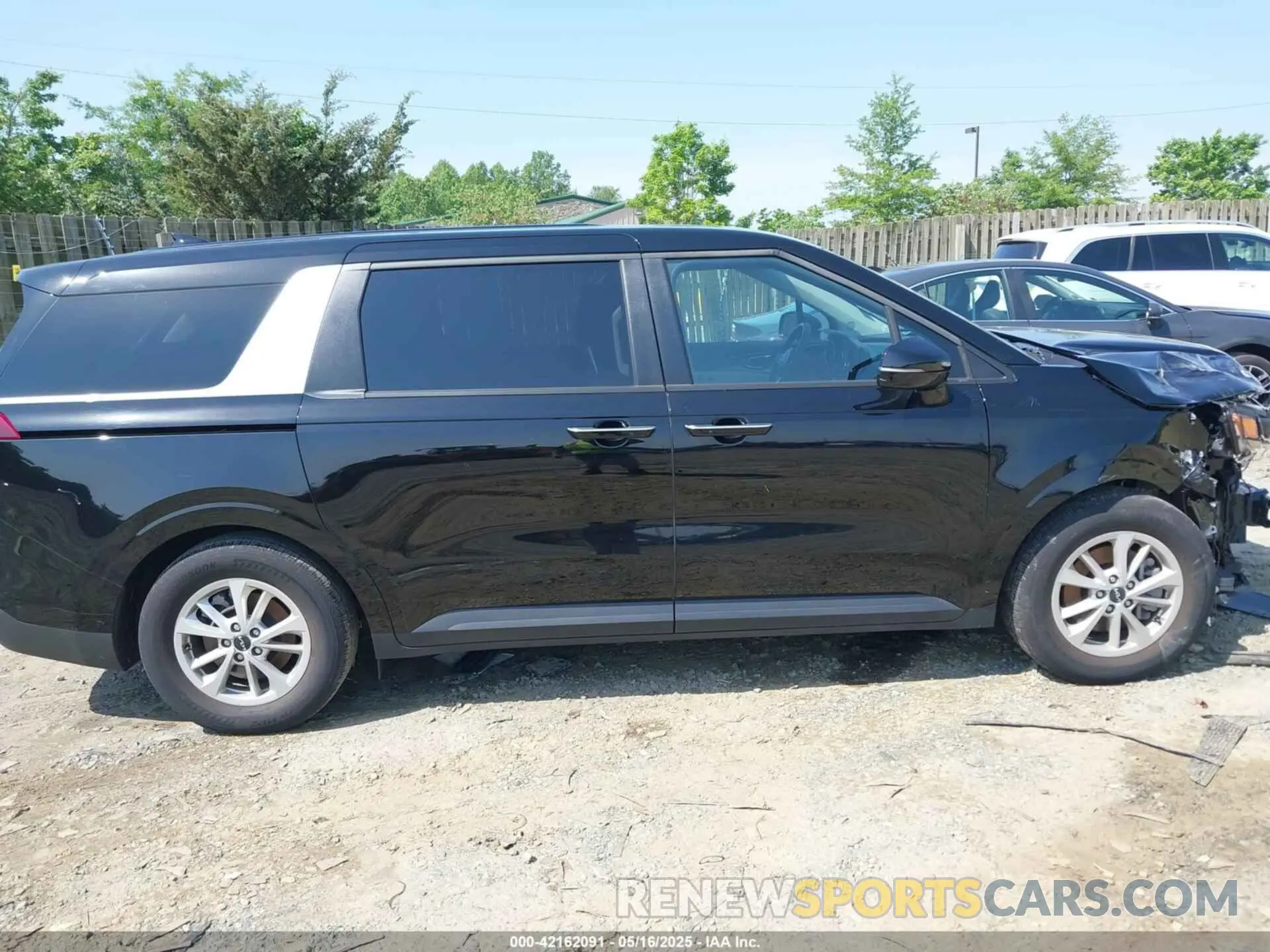 14 Photograph of a damaged car KNDNB4H35R6343032 KIA CARNIVAL MPV 2024