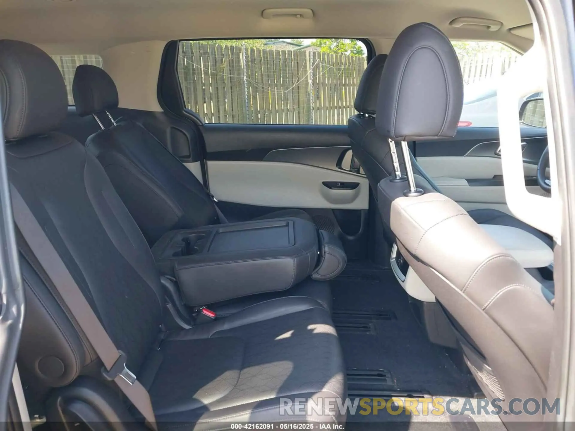 8 Photograph of a damaged car KNDNB4H35R6343032 KIA CARNIVAL MPV 2024
