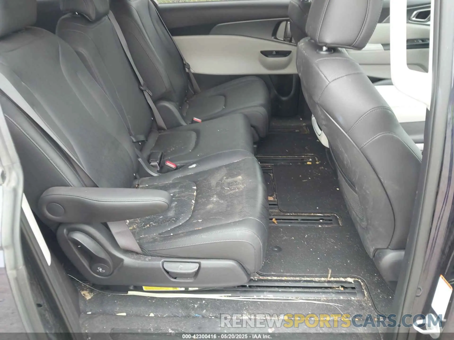 8 Photograph of a damaged car KNDNB4H35R6350739 KIA CARNIVAL MPV 2024