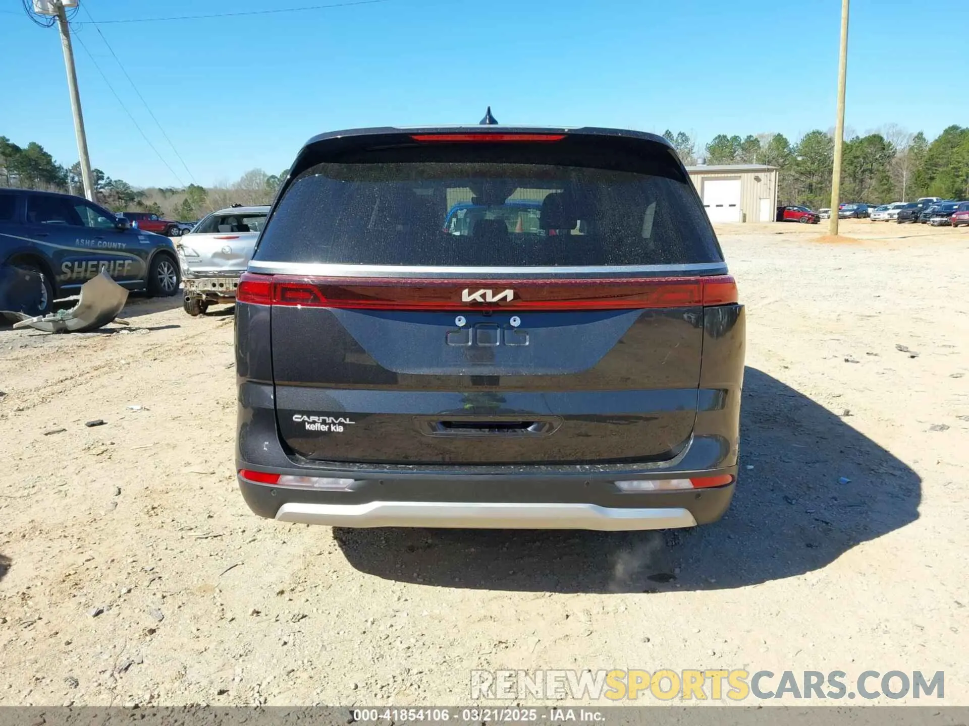 17 Photograph of a damaged car KNDNB4H36R6415744 KIA CARNIVAL MPV 2024