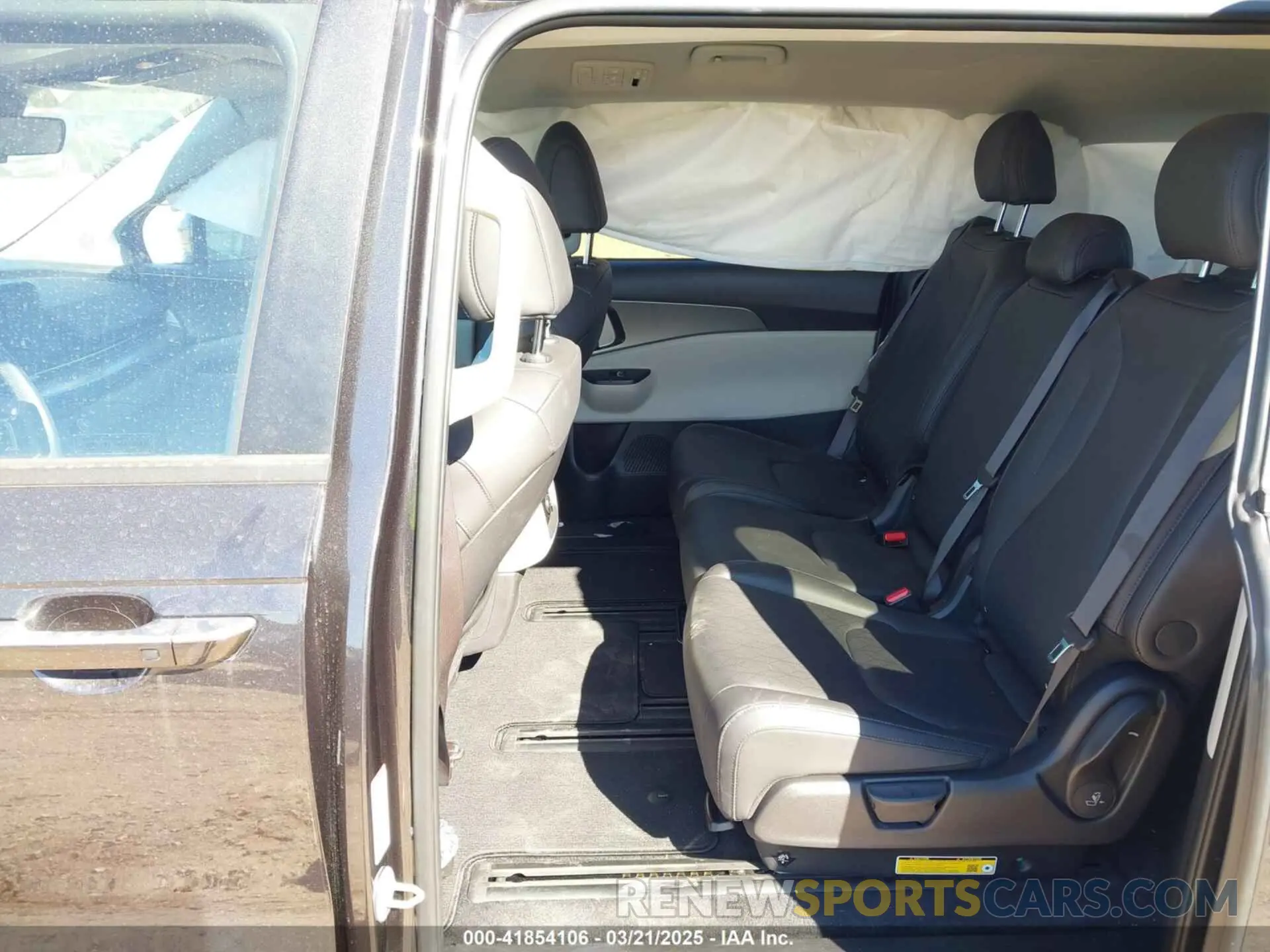 8 Photograph of a damaged car KNDNB4H36R6415744 KIA CARNIVAL MPV 2024