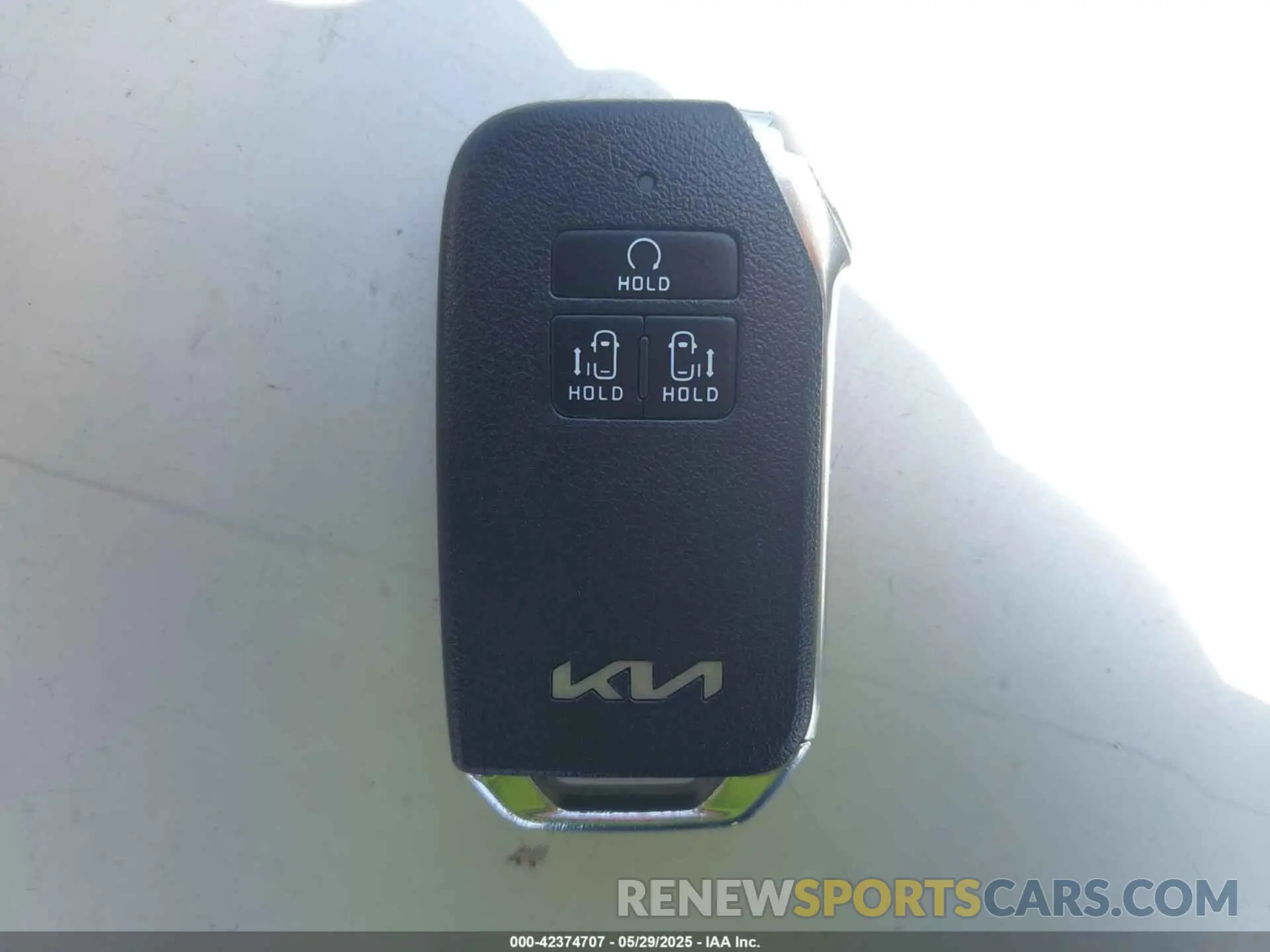 11 Photograph of a damaged car KNDNB4H37R6388991 KIA CARNIVAL MPV 2024