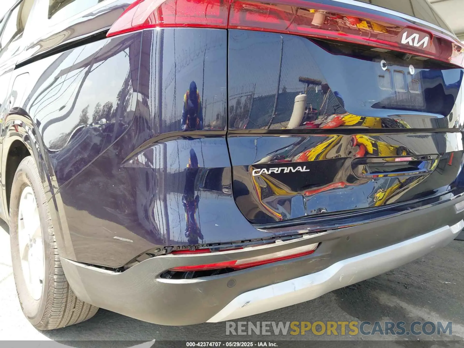 18 Photograph of a damaged car KNDNB4H37R6388991 KIA CARNIVAL MPV 2024