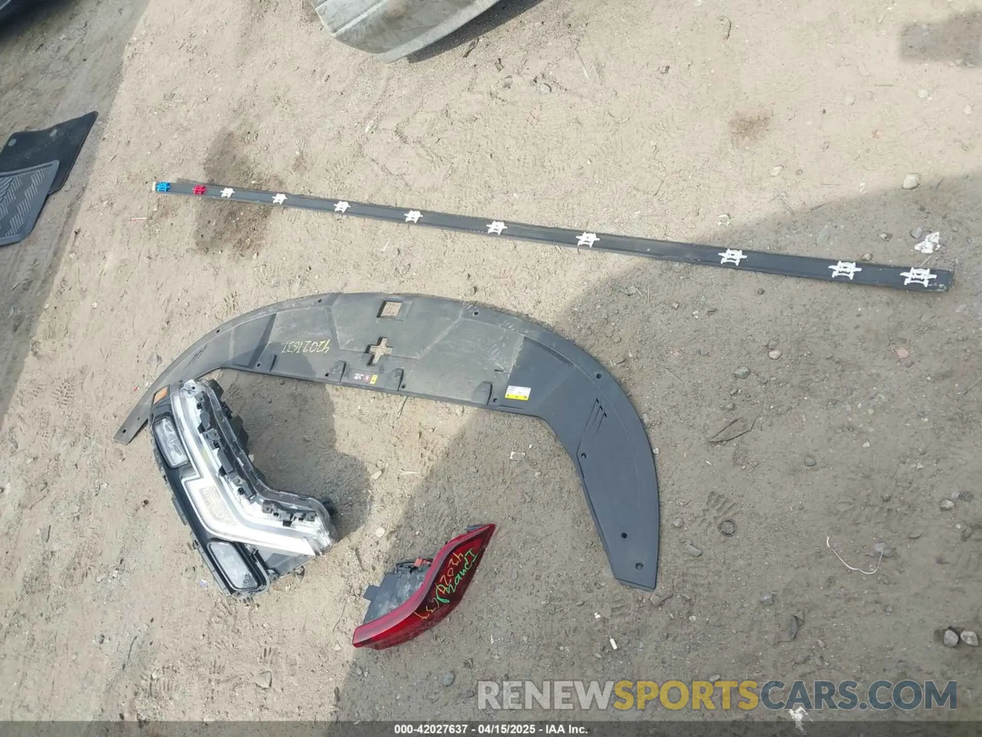 12 Photograph of a damaged car KNDNB4H37R6400962 KIA CARNIVAL MPV 2024