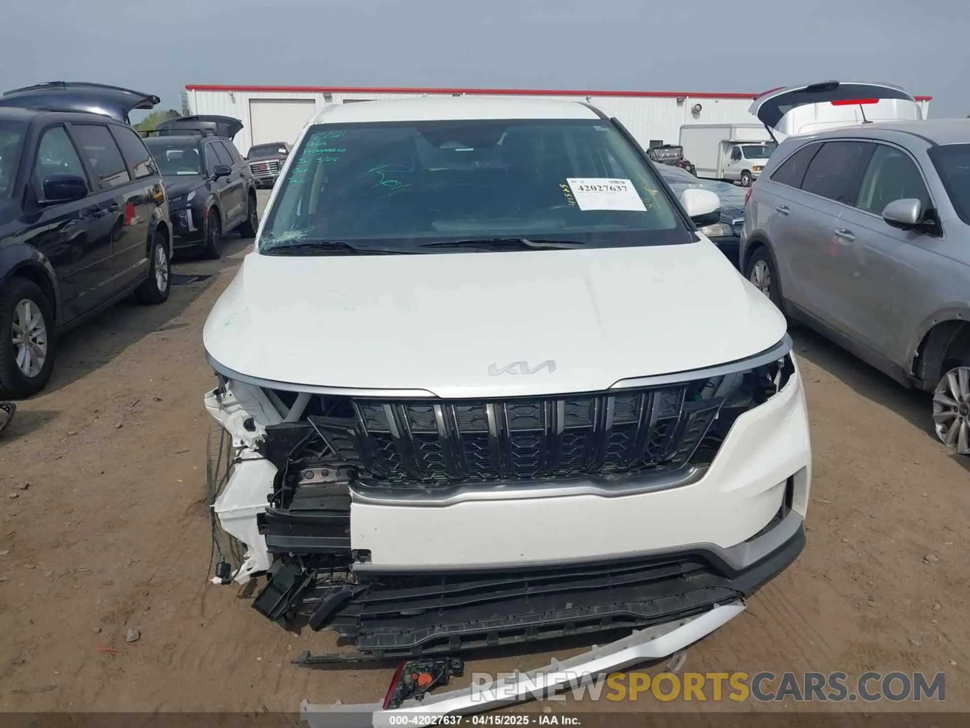 13 Photograph of a damaged car KNDNB4H37R6400962 KIA CARNIVAL MPV 2024