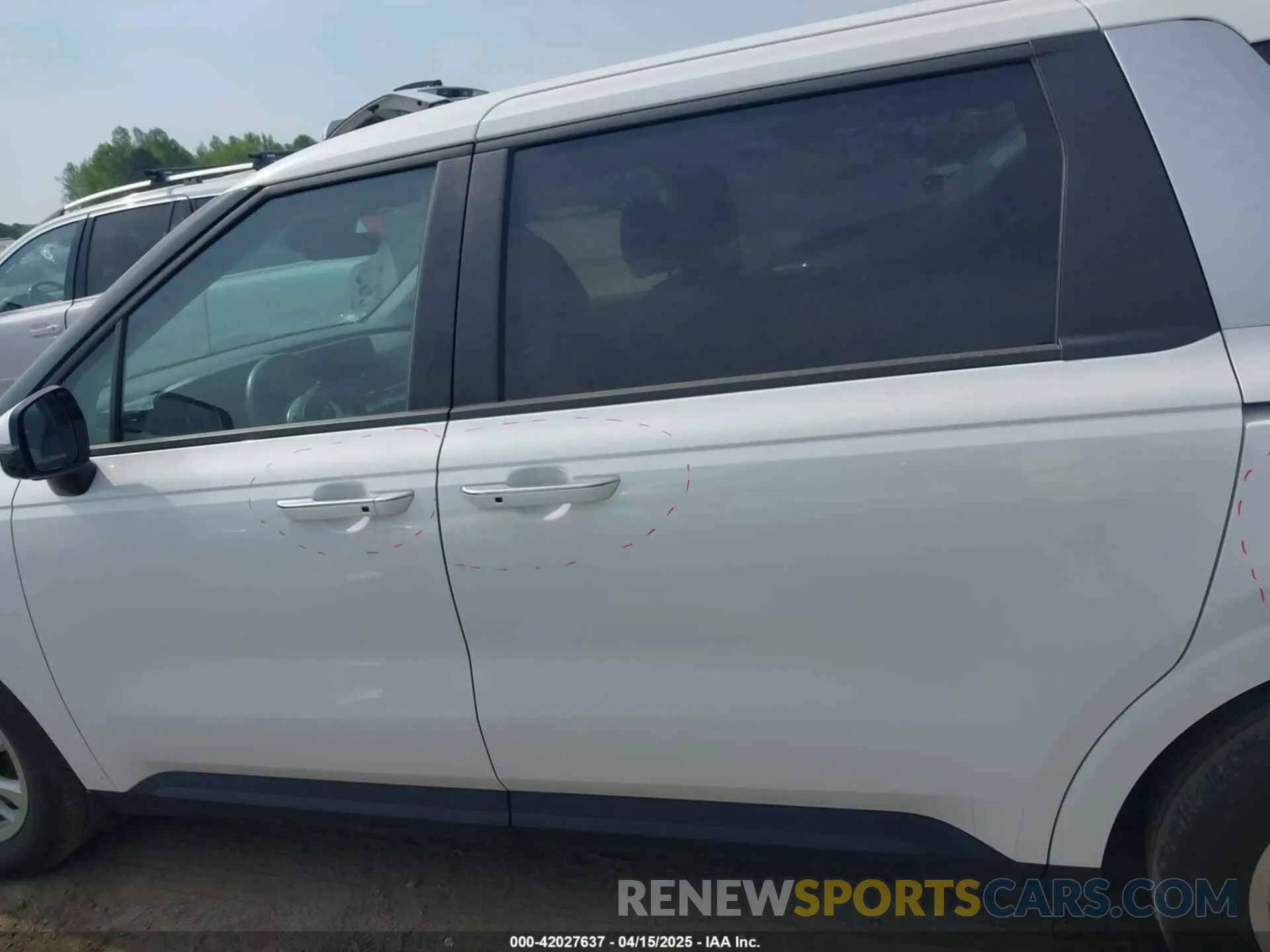 15 Photograph of a damaged car KNDNB4H37R6400962 KIA CARNIVAL MPV 2024