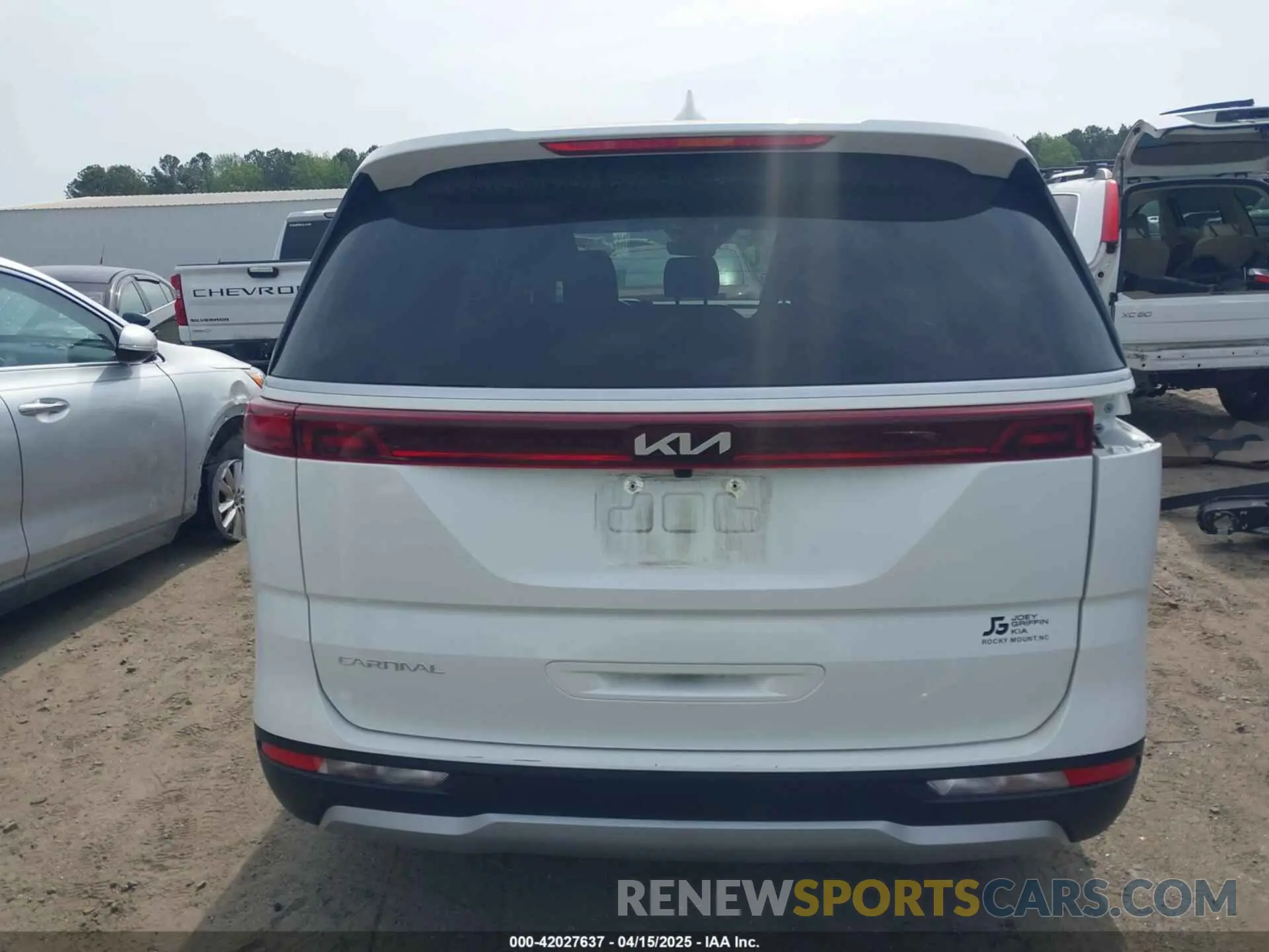 17 Photograph of a damaged car KNDNB4H37R6400962 KIA CARNIVAL MPV 2024