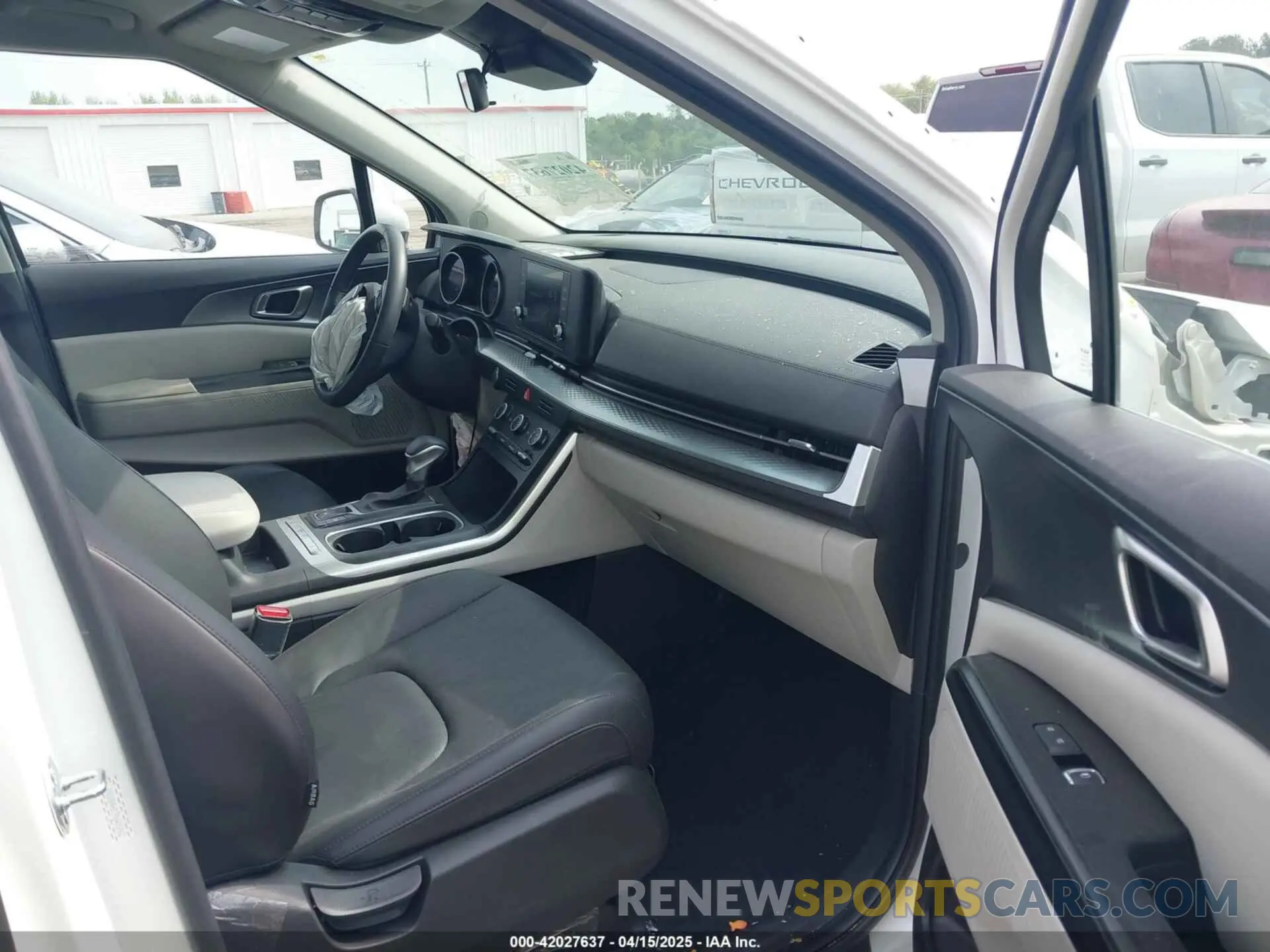 5 Photograph of a damaged car KNDNB4H37R6400962 KIA CARNIVAL MPV 2024