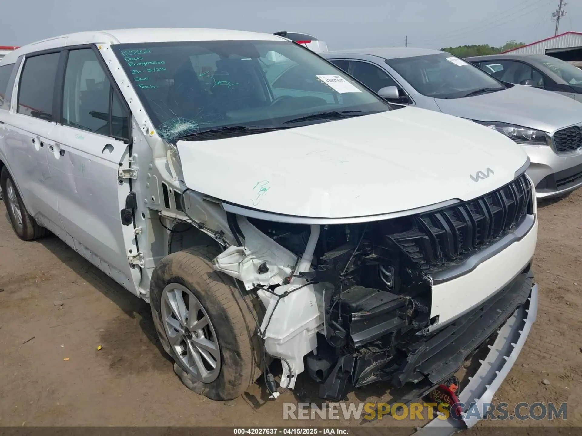 6 Photograph of a damaged car KNDNB4H37R6400962 KIA CARNIVAL MPV 2024