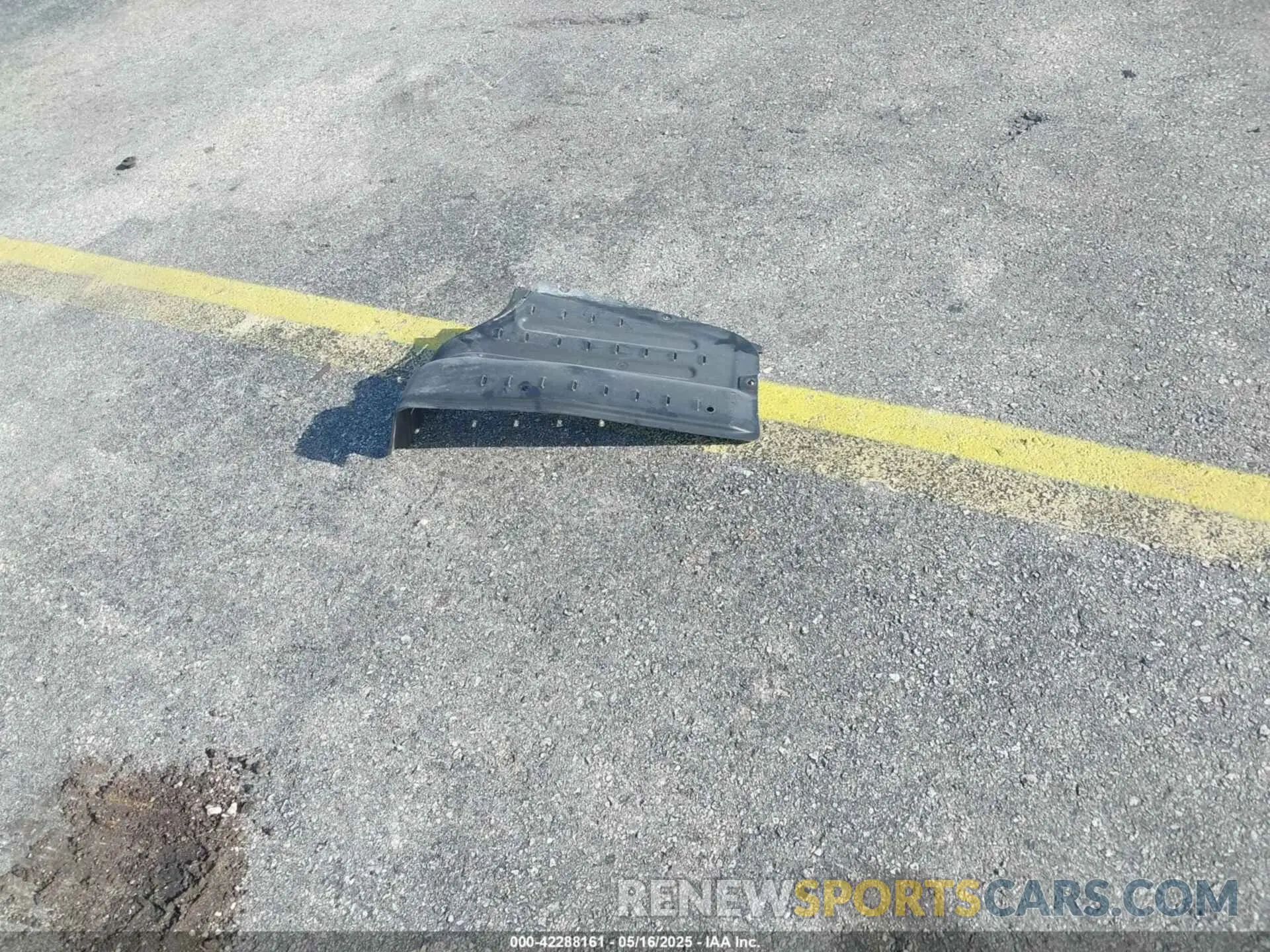 12 Photograph of a damaged car KNDNB4H3XR6400955 KIA CARNIVAL MPV 2024