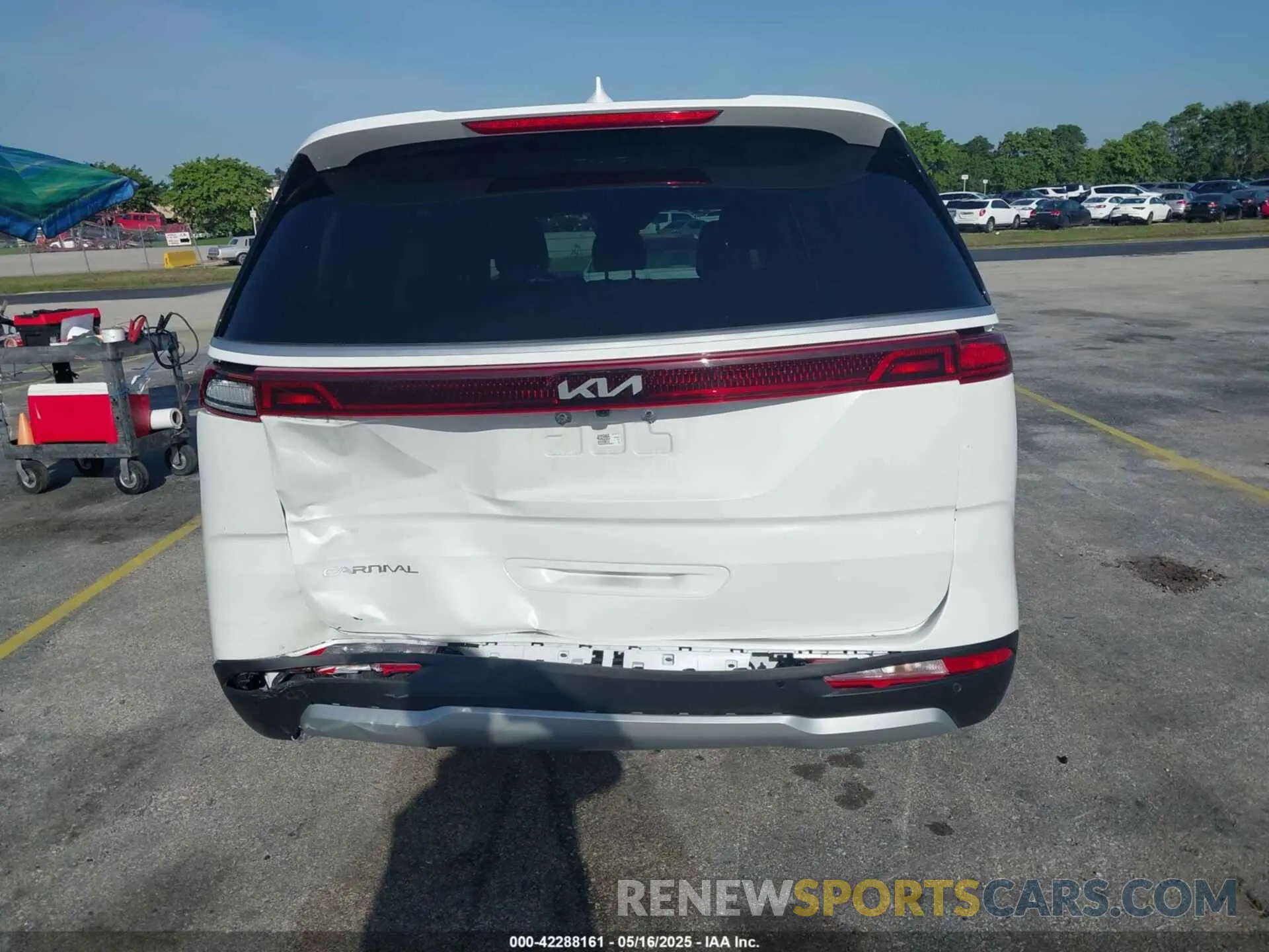 17 Photograph of a damaged car KNDNB4H3XR6400955 KIA CARNIVAL MPV 2024