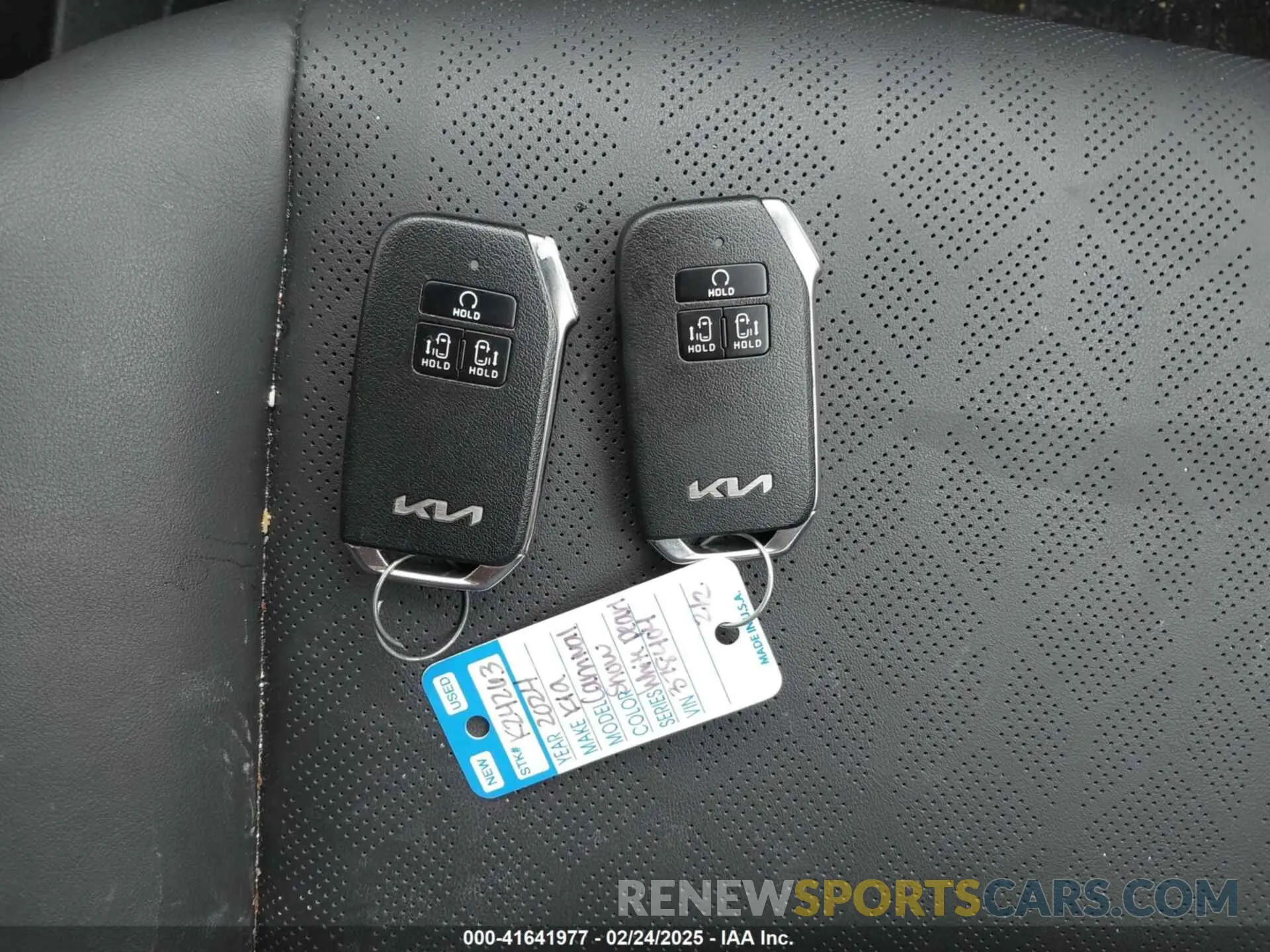 11 Photograph of a damaged car KNDNC5H30R6378404 KIA CARNIVAL MPV 2024