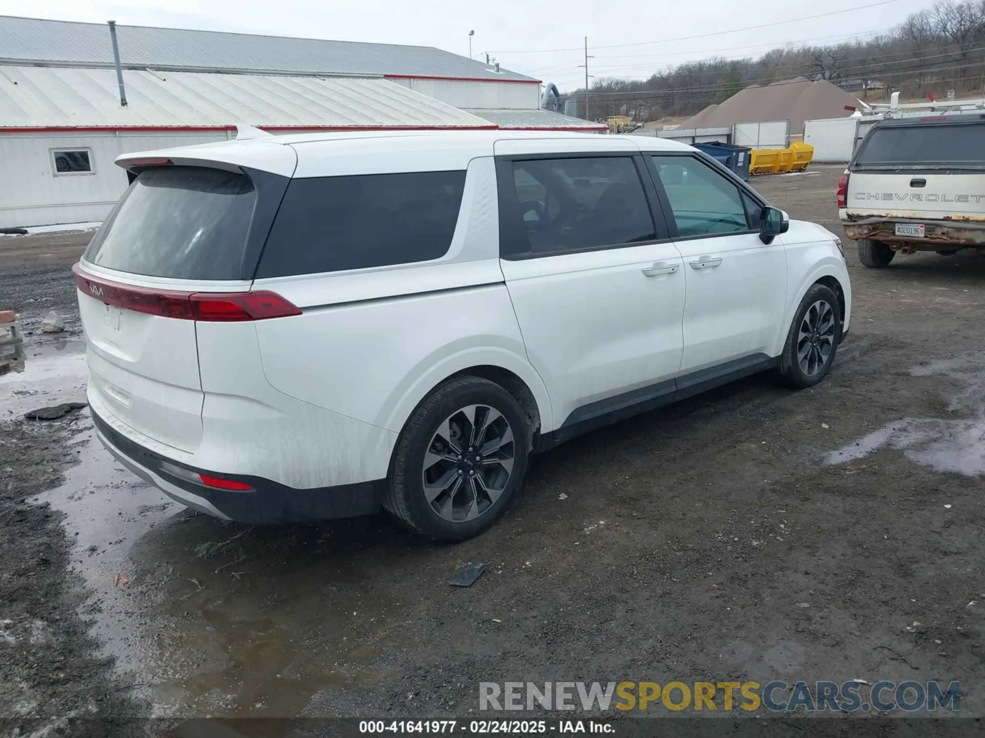 4 Photograph of a damaged car KNDNC5H30R6378404 KIA CARNIVAL MPV 2024