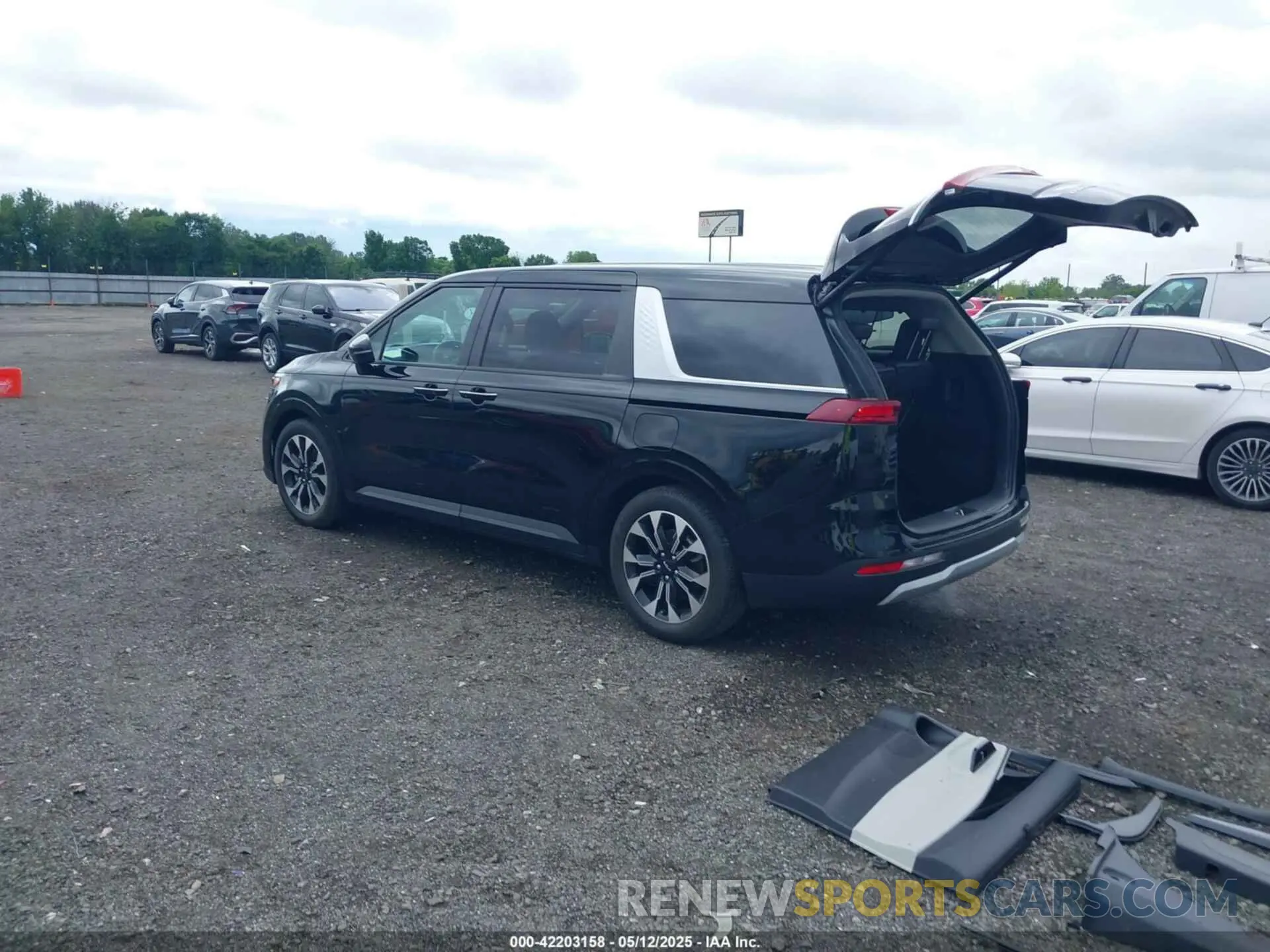 3 Photograph of a damaged car KNDNC5H30R6440397 KIA CARNIVAL MPV 2024