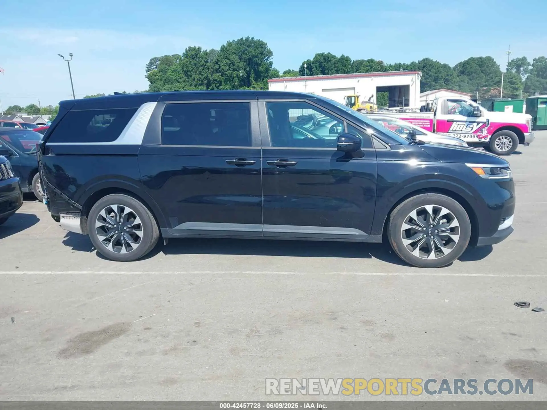 14 Photograph of a damaged car KNDNC5H34R6314480 KIA CARNIVAL MPV 2024