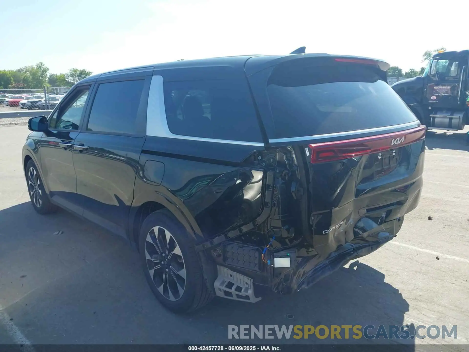 15 Photograph of a damaged car KNDNC5H34R6314480 KIA CARNIVAL MPV 2024