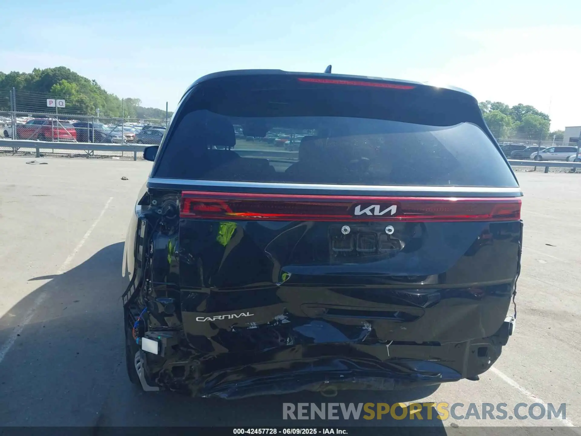 17 Photograph of a damaged car KNDNC5H34R6314480 KIA CARNIVAL MPV 2024