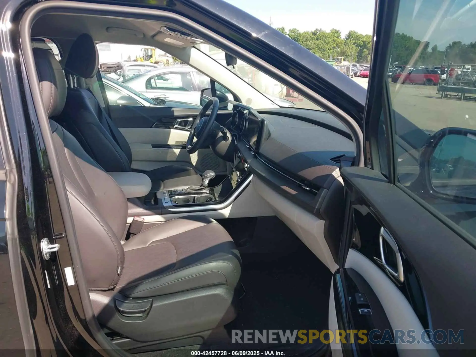 5 Photograph of a damaged car KNDNC5H34R6314480 KIA CARNIVAL MPV 2024