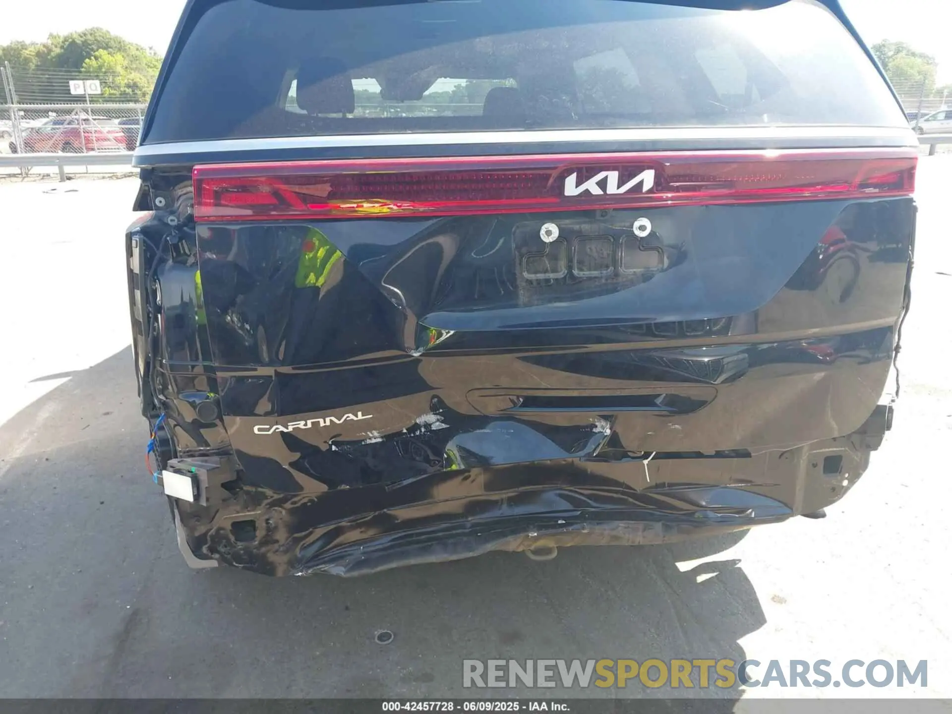 6 Photograph of a damaged car KNDNC5H34R6314480 KIA CARNIVAL MPV 2024