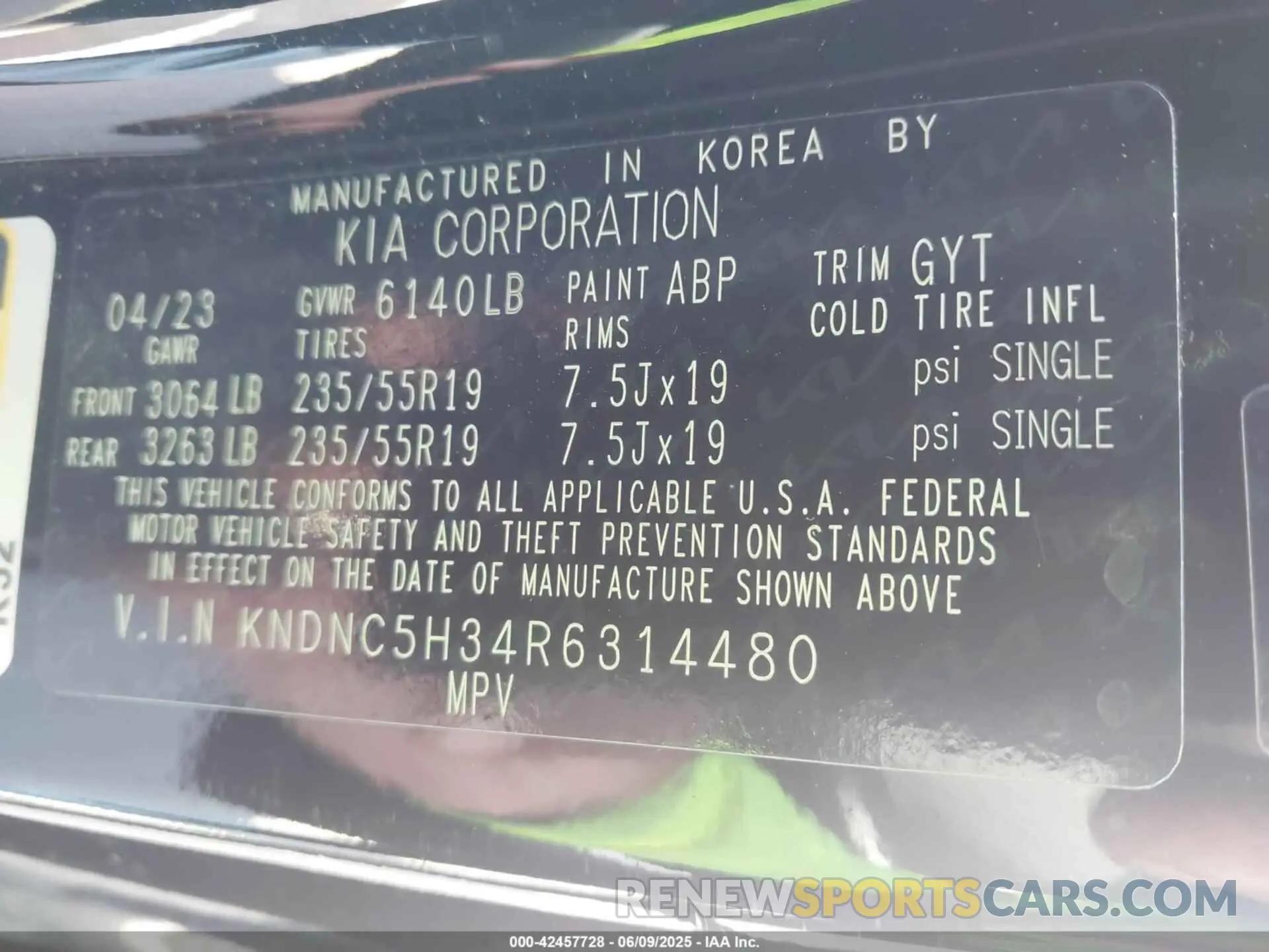 9 Photograph of a damaged car KNDNC5H34R6314480 KIA CARNIVAL MPV 2024