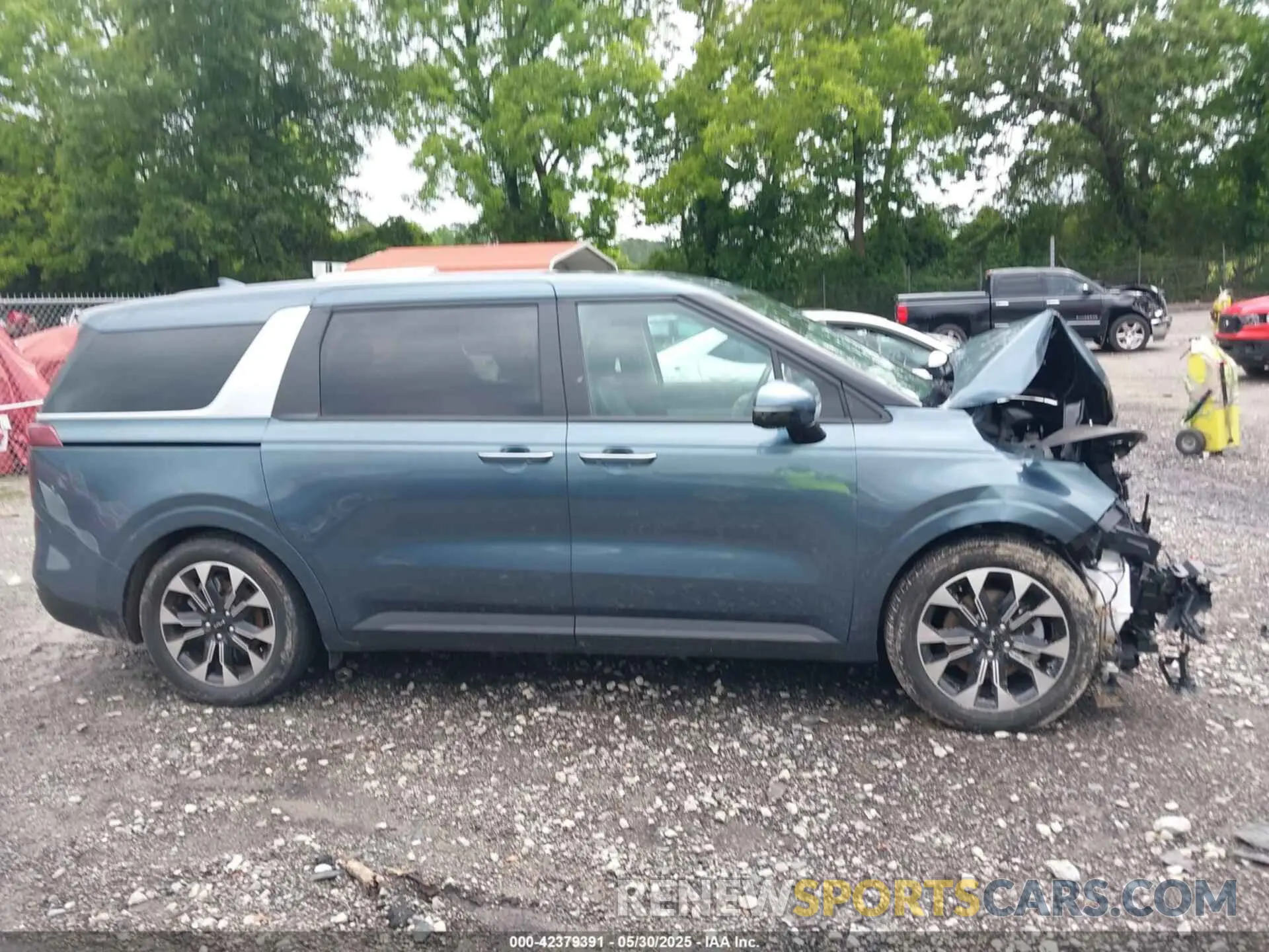 13 Photograph of a damaged car KNDNC5H35R6420100 KIA CARNIVAL MPV 2024