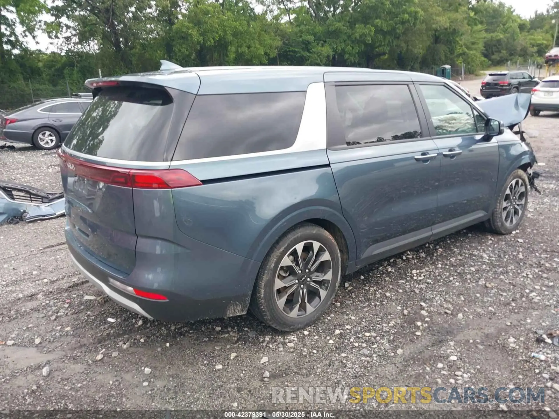 4 Photograph of a damaged car KNDNC5H35R6420100 KIA CARNIVAL MPV 2024