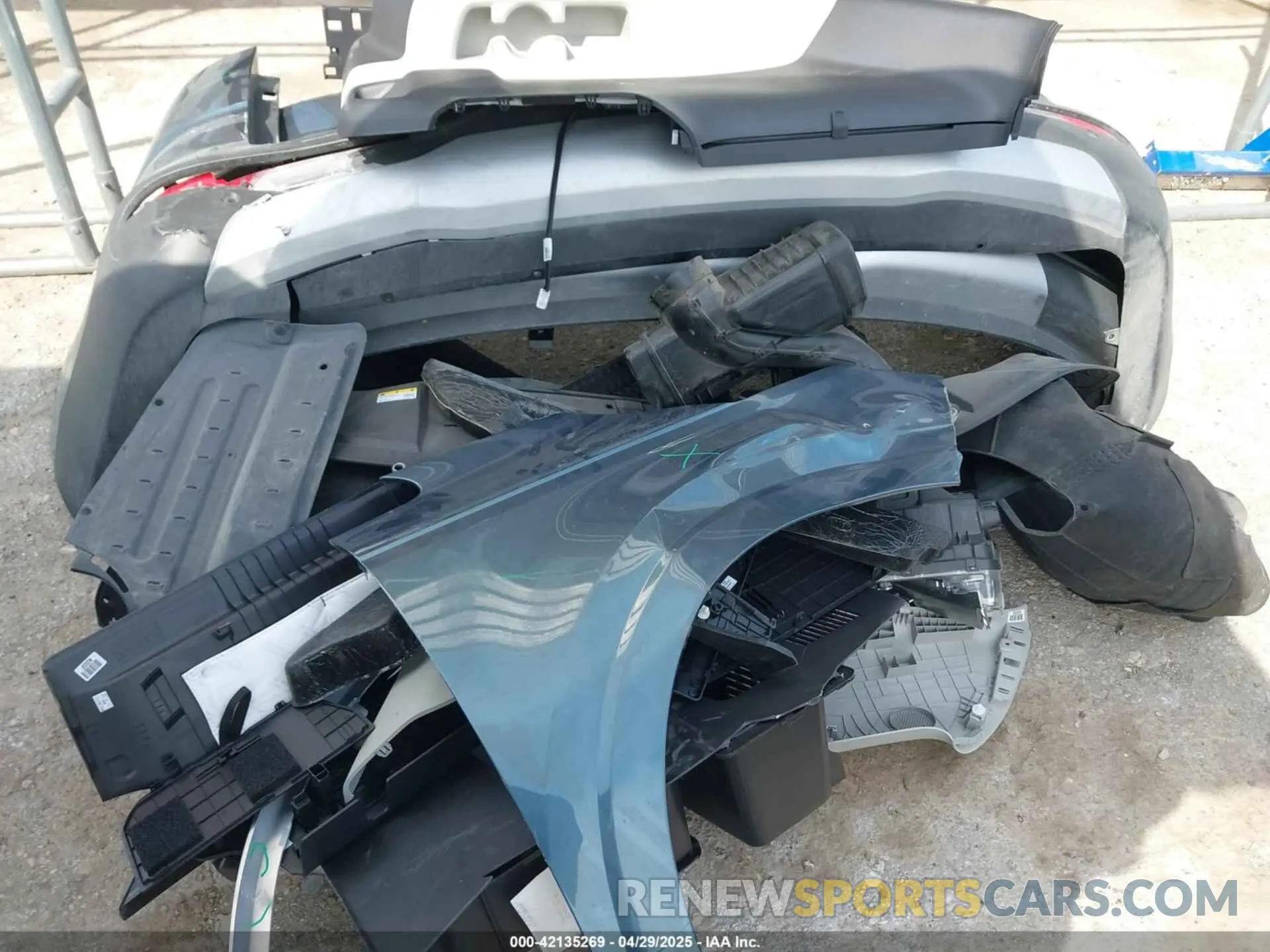 12 Photograph of a damaged car KNDNC5H36R6386572 KIA CARNIVAL MPV 2024