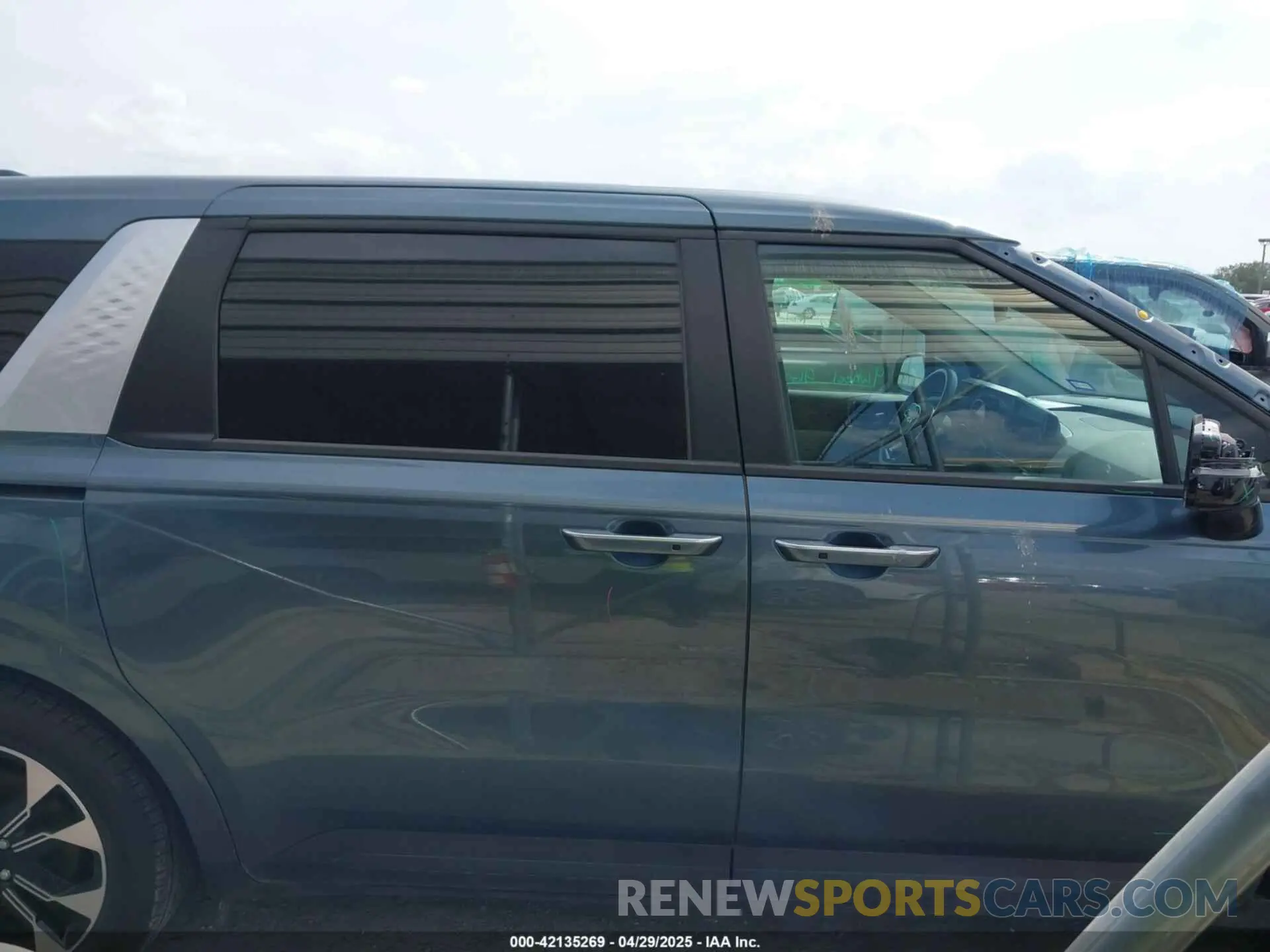 14 Photograph of a damaged car KNDNC5H36R6386572 KIA CARNIVAL MPV 2024
