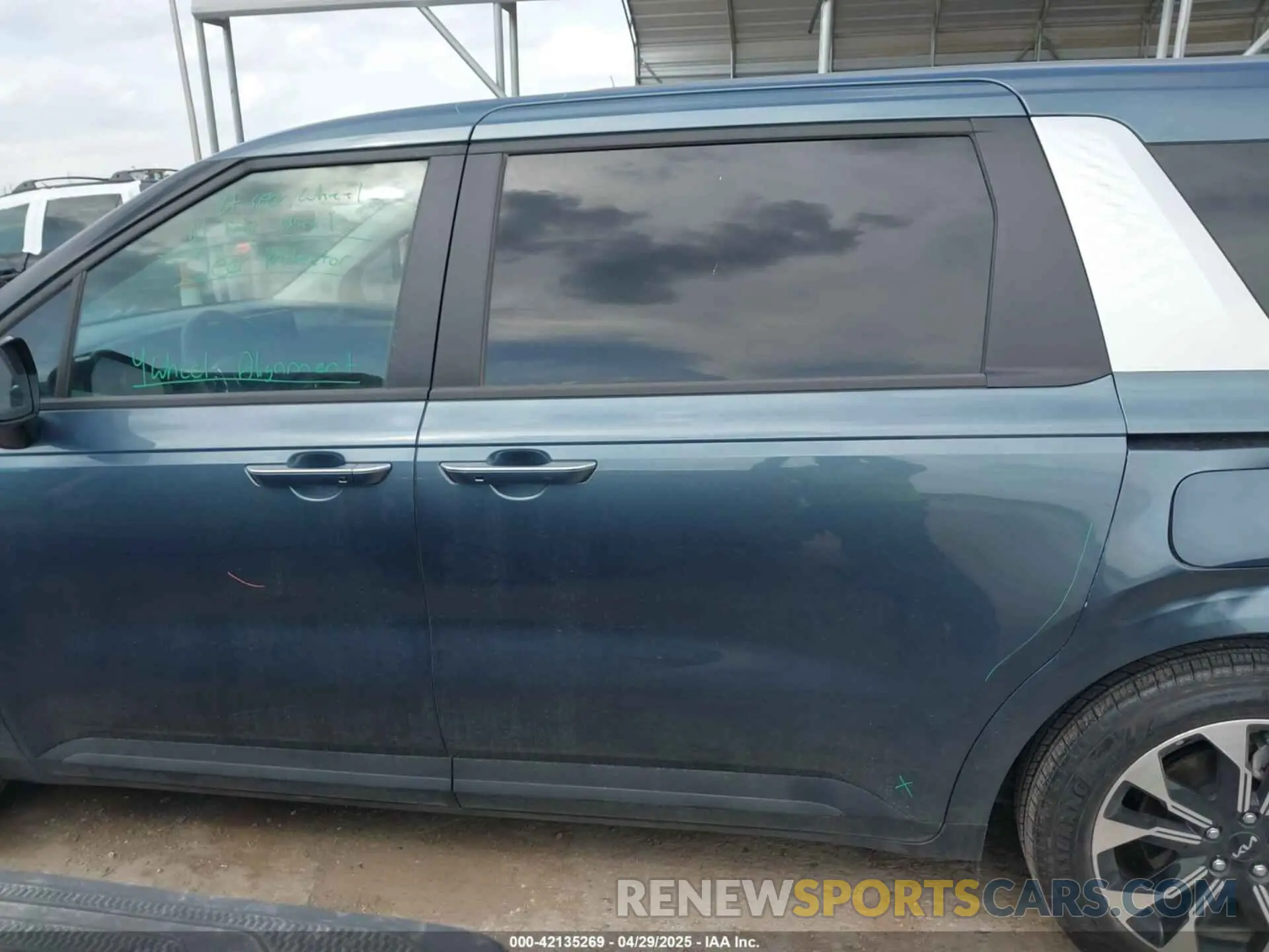 15 Photograph of a damaged car KNDNC5H36R6386572 KIA CARNIVAL MPV 2024