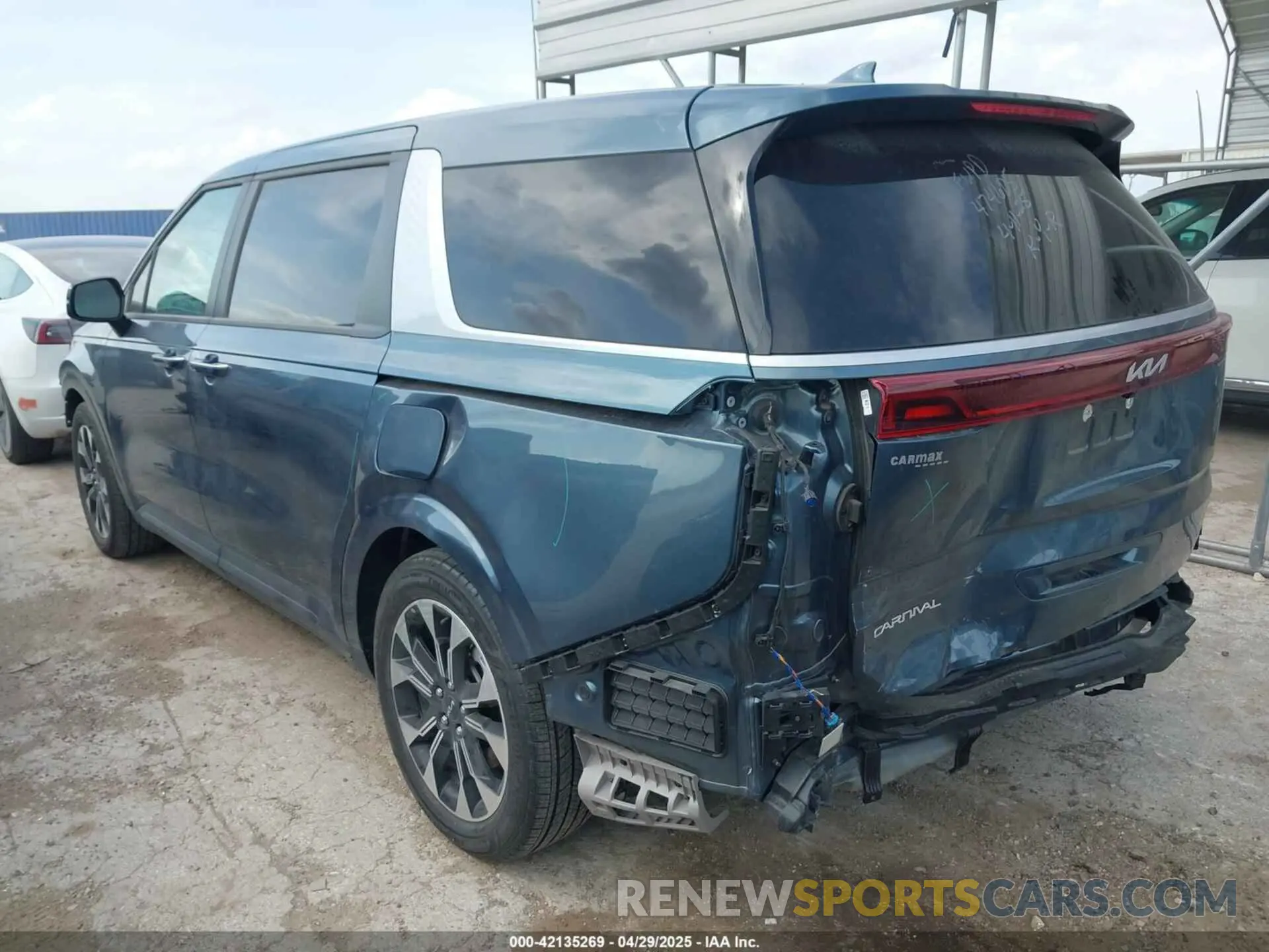 3 Photograph of a damaged car KNDNC5H36R6386572 KIA CARNIVAL MPV 2024