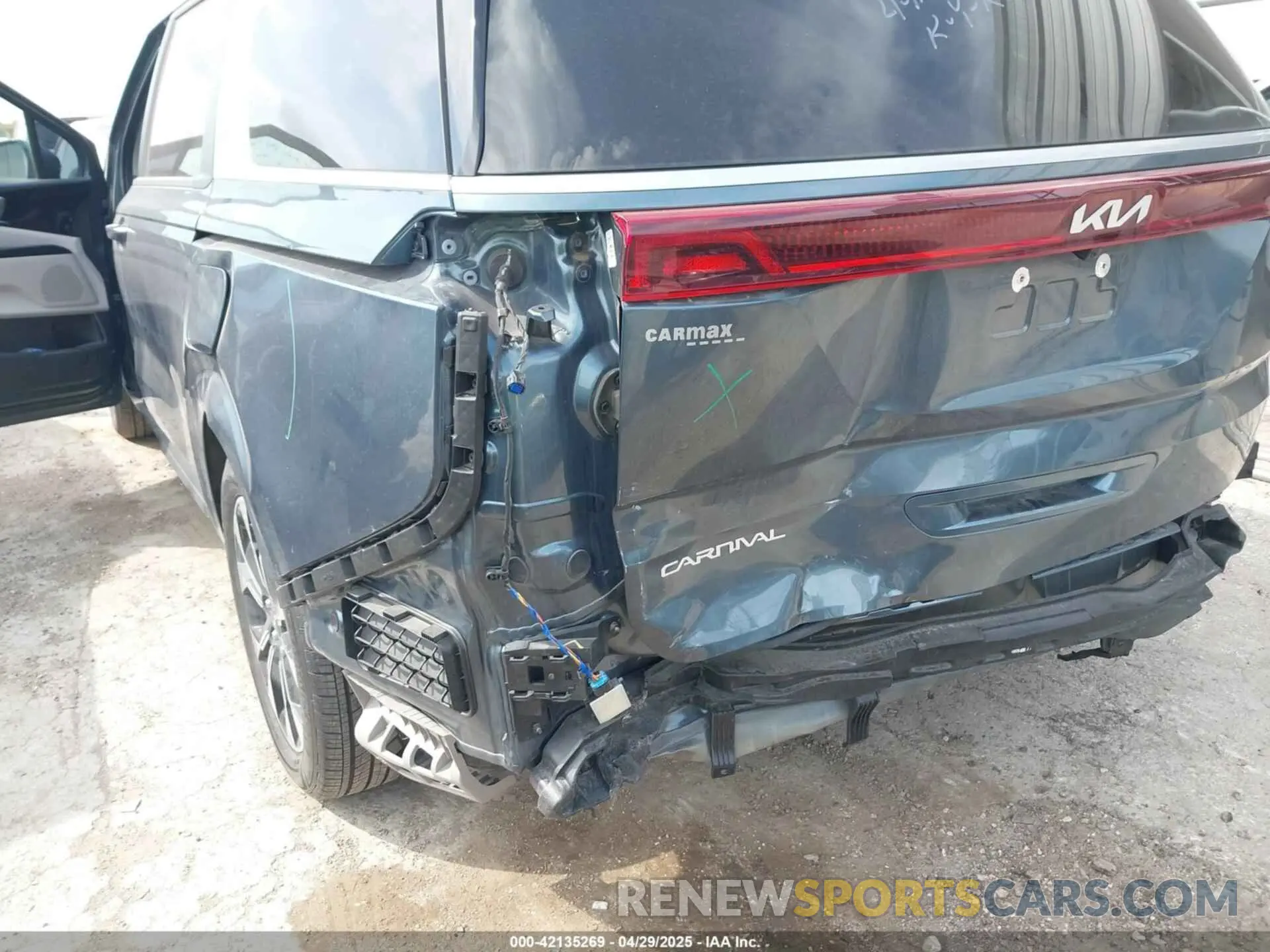 6 Photograph of a damaged car KNDNC5H36R6386572 KIA CARNIVAL MPV 2024